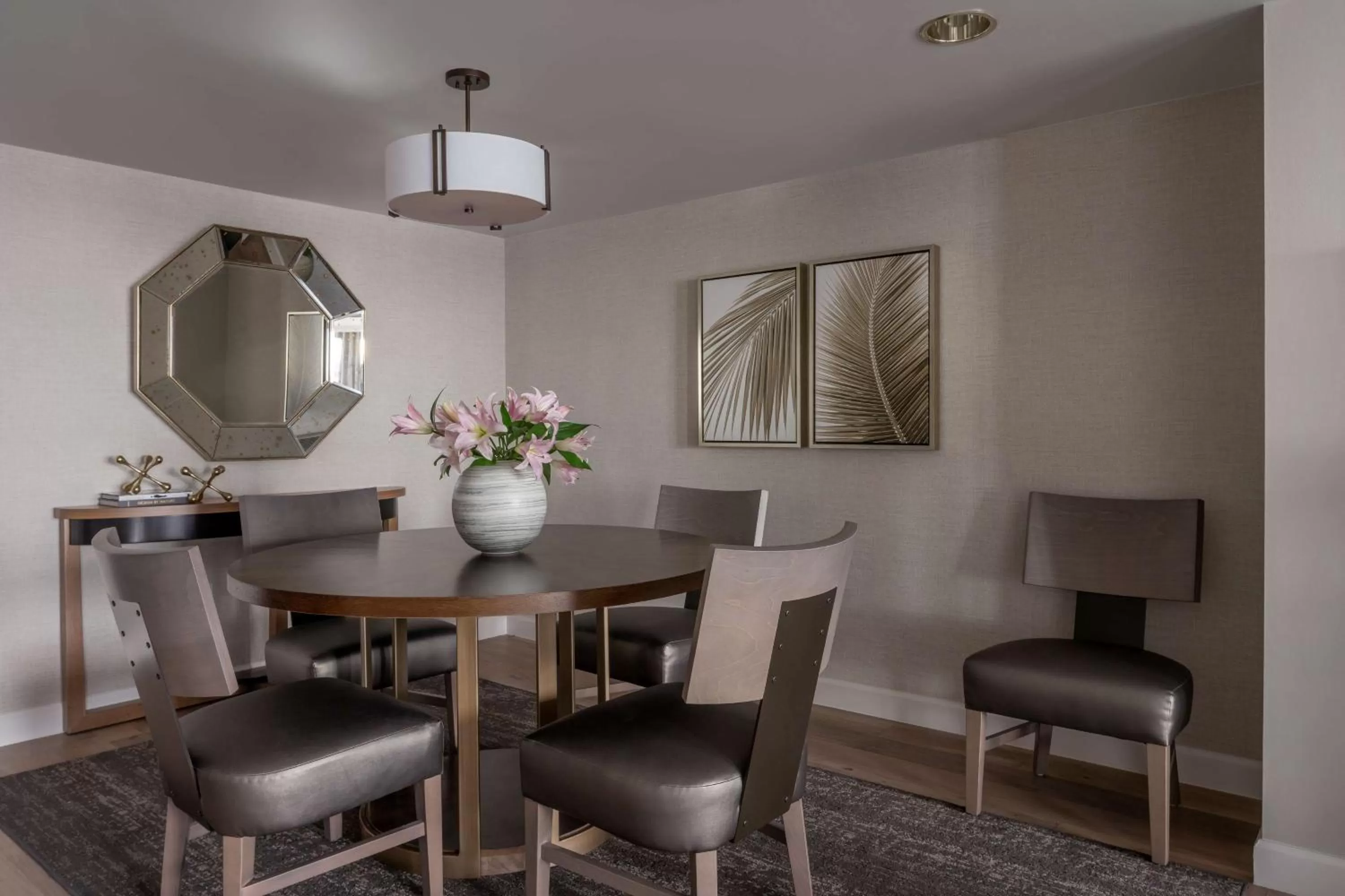 Photo of the whole room in Hyatt Regency Orlando International Airport Hotel