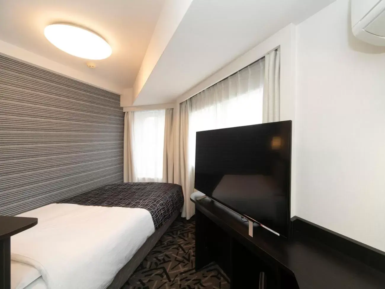 Bedroom, Bed in APA Hotel Kobe-Sannomiya
