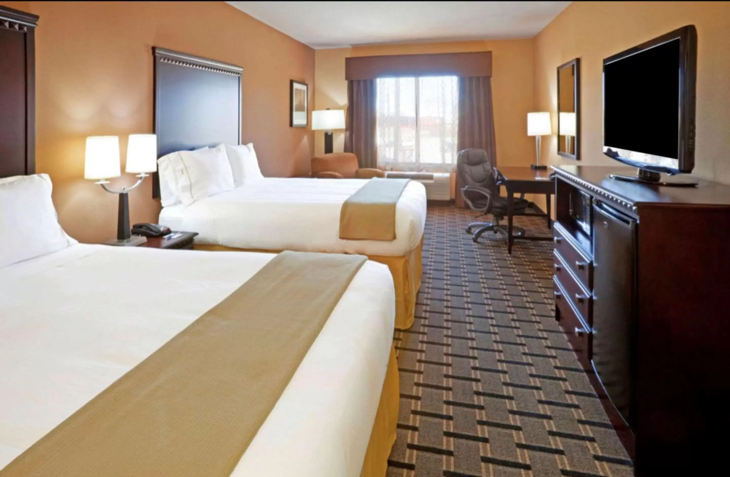 Photo of the whole room, Bed in Comfort Inn & Suites Dallas Medical-Market Center