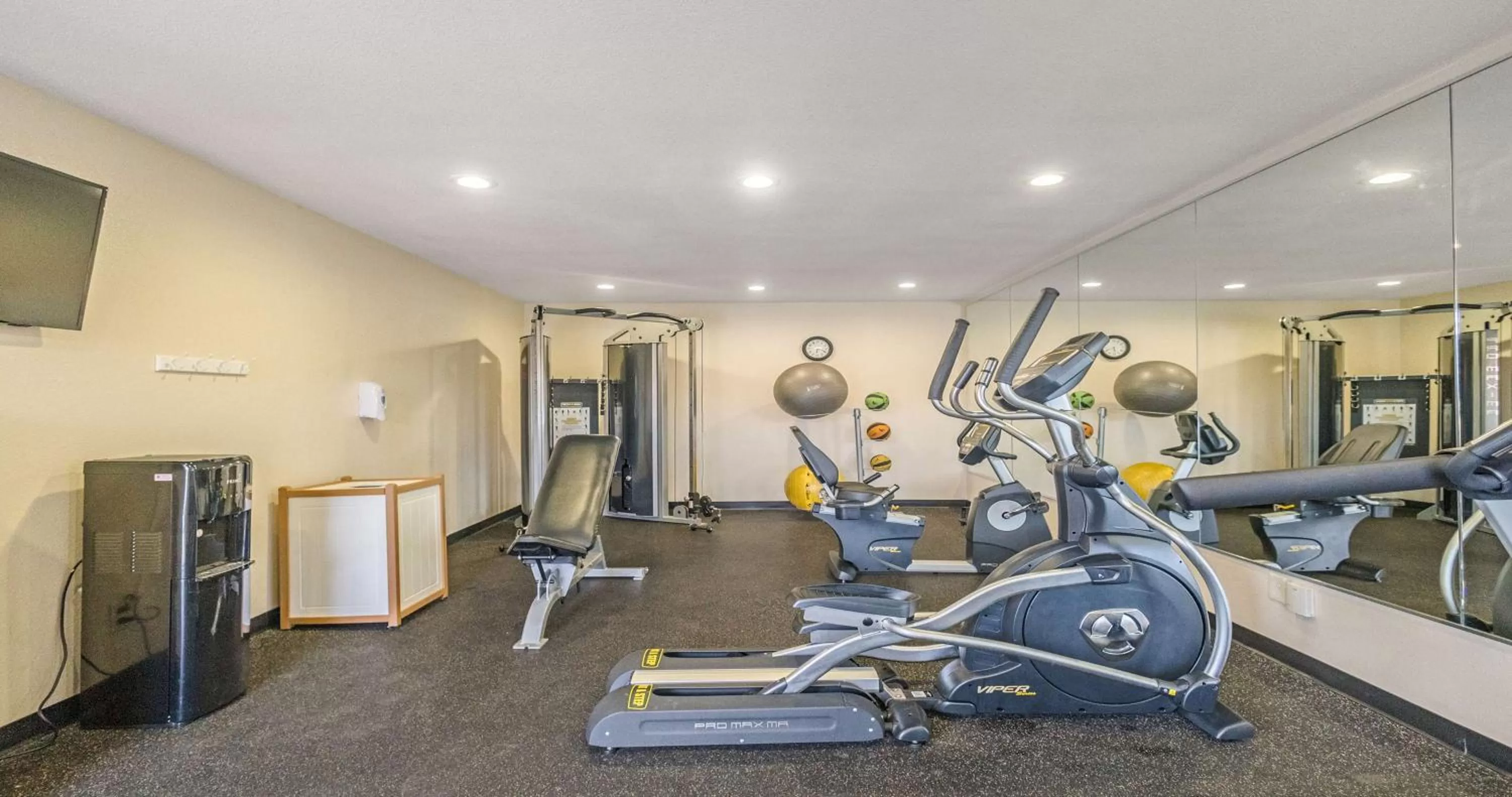 Fitness centre/facilities in Best Western Roseville Inn