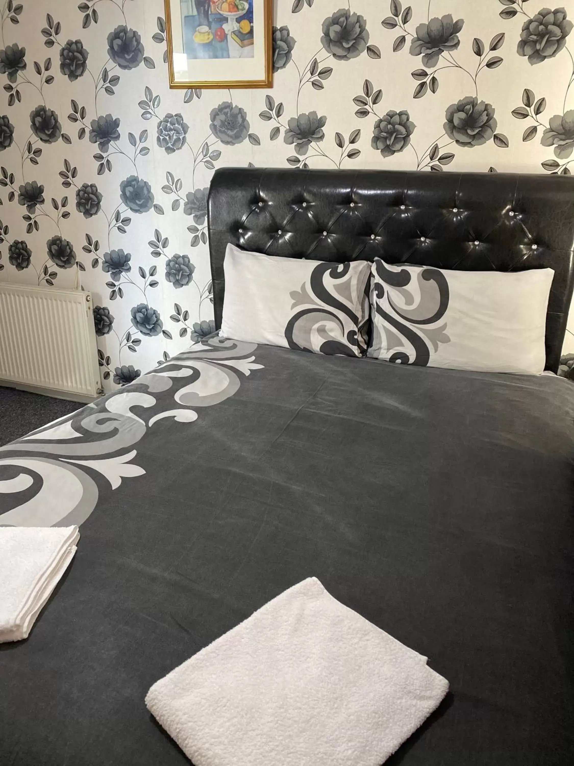 Deluxe Double Room with Shower in The Woodfield Hotel Deluxe Double Room with Shower in The Woodfield Hotel