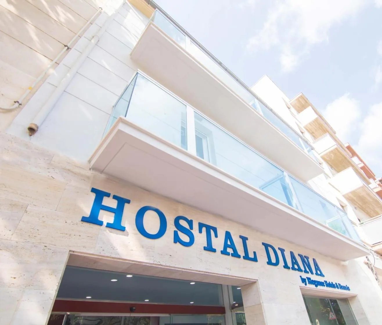 Facade/entrance in Blu Hostal Diana