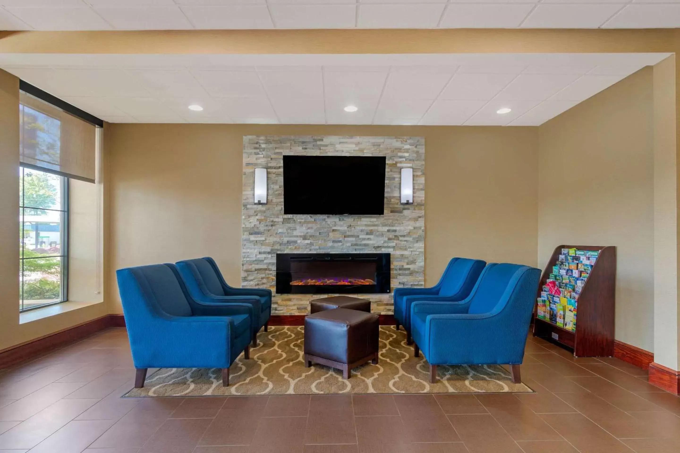 Lobby or reception, Seating Area in Comfort Inn & Suites Macon West