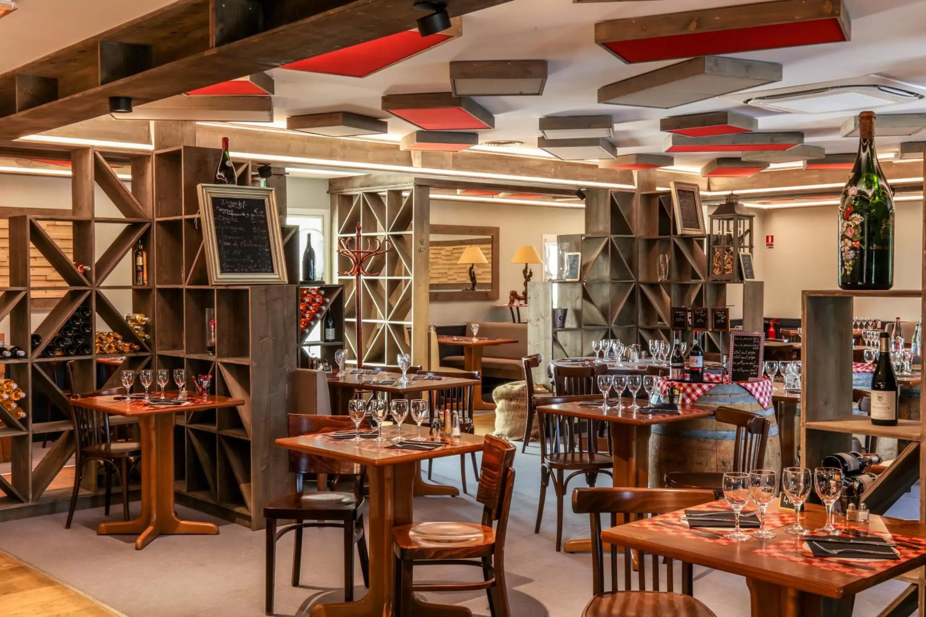 Restaurant/Places to Eat in ibis Orange Sud