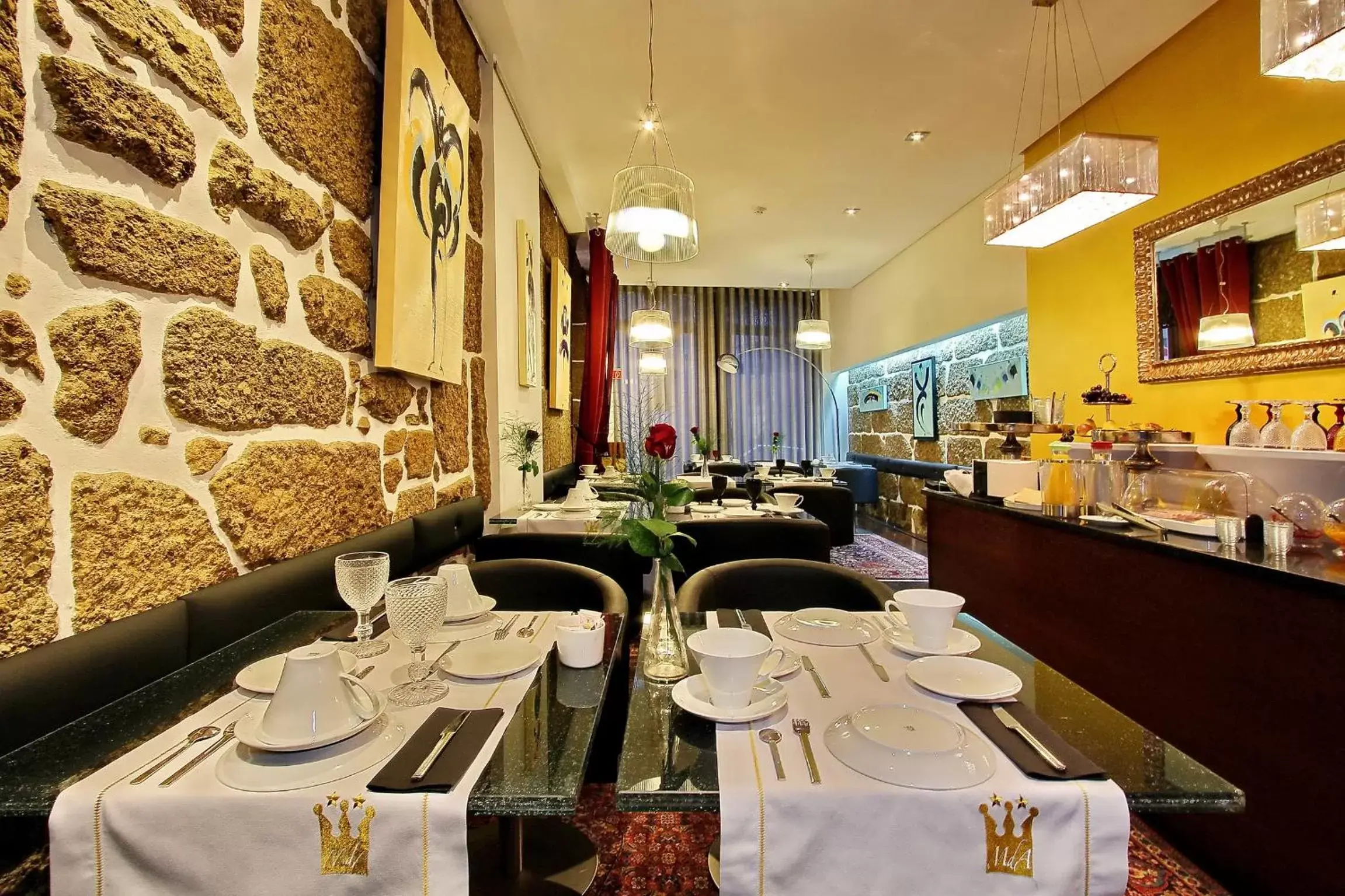 Area and facilities, Restaurant/Places to Eat in Hotel Mestre de Avis