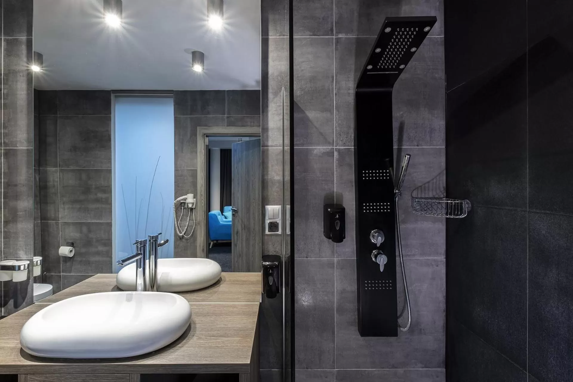 Shower in Max Health Resort SPA