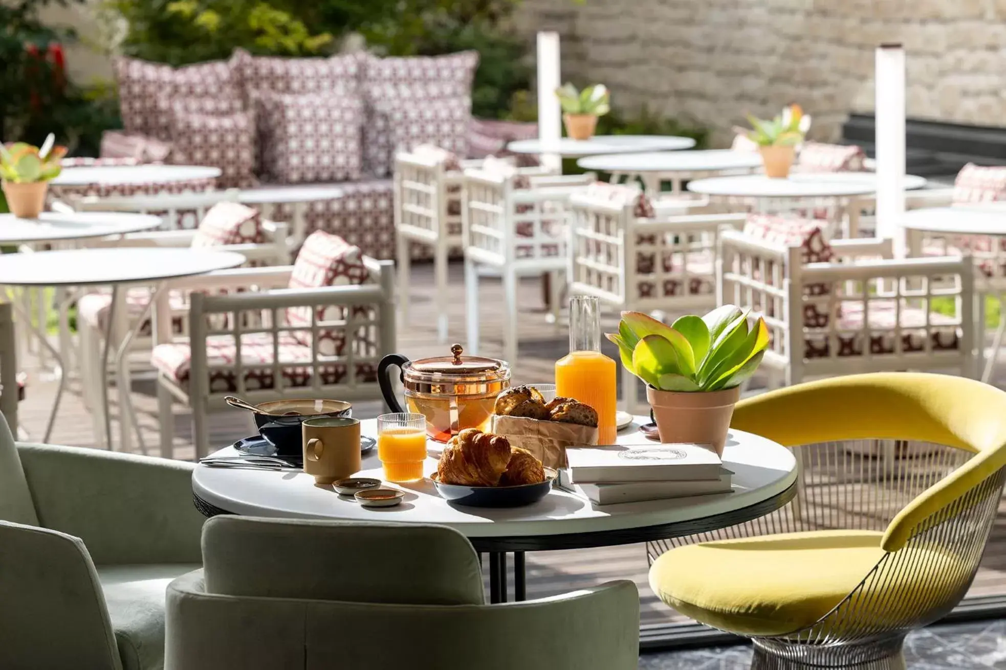 Balcony/Terrace, Restaurant/Places to Eat in Quinzerie hôtel