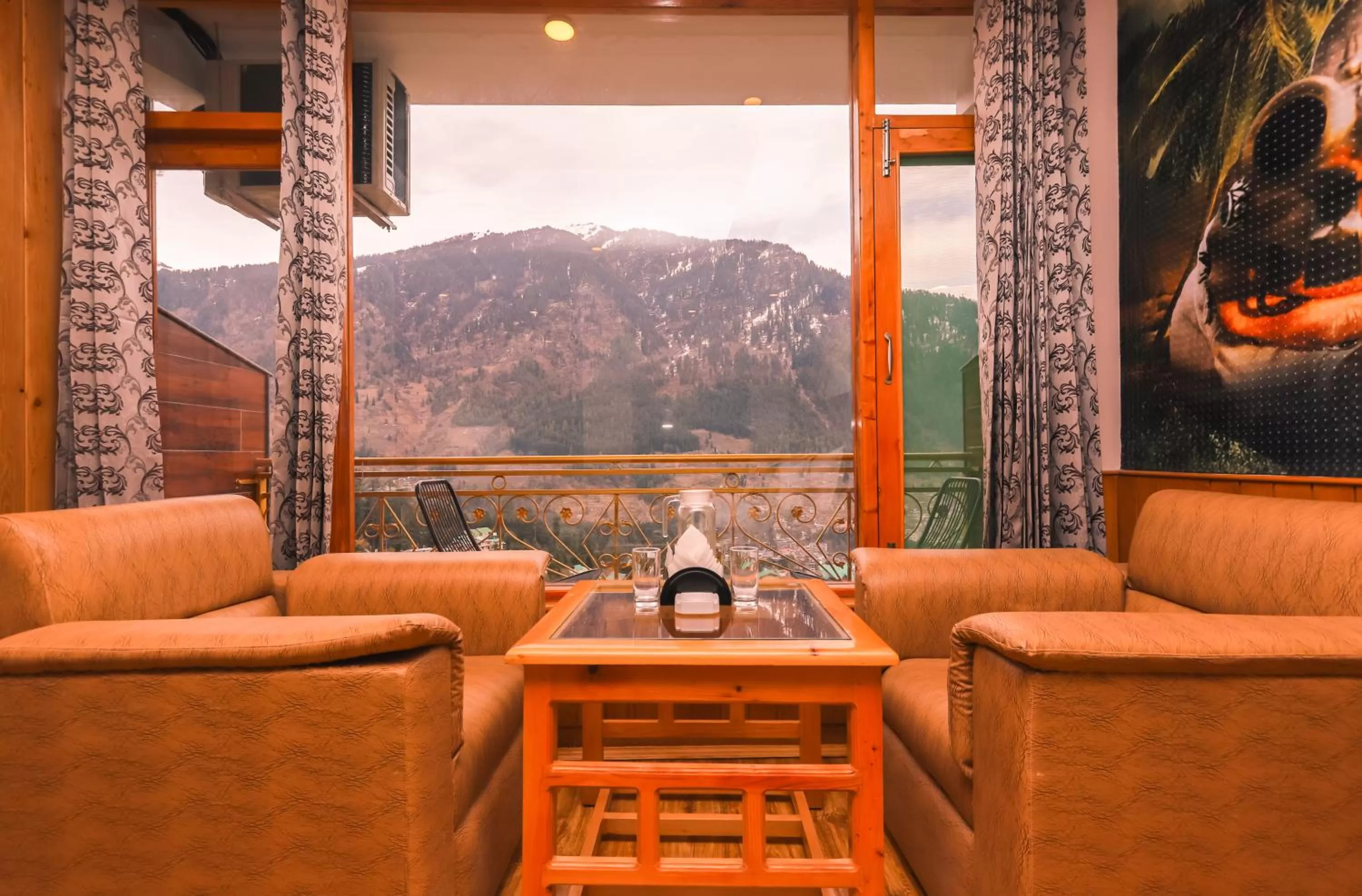 Seating area in Hotel Smugglers Mountain View - central heated & air Cooled