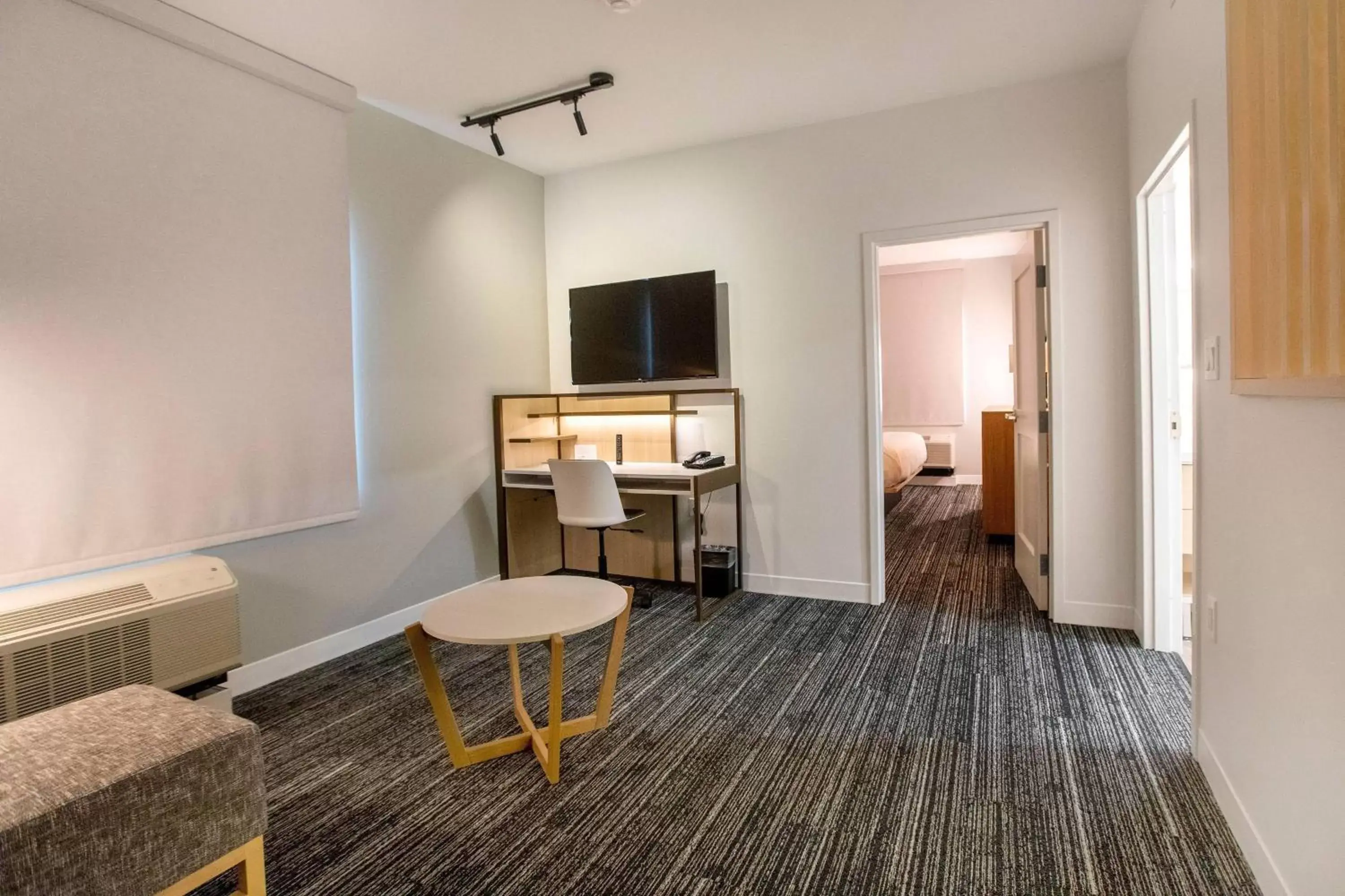 Bedroom, TV/Entertainment Center in TownePlace Suites by Marriott Conroe