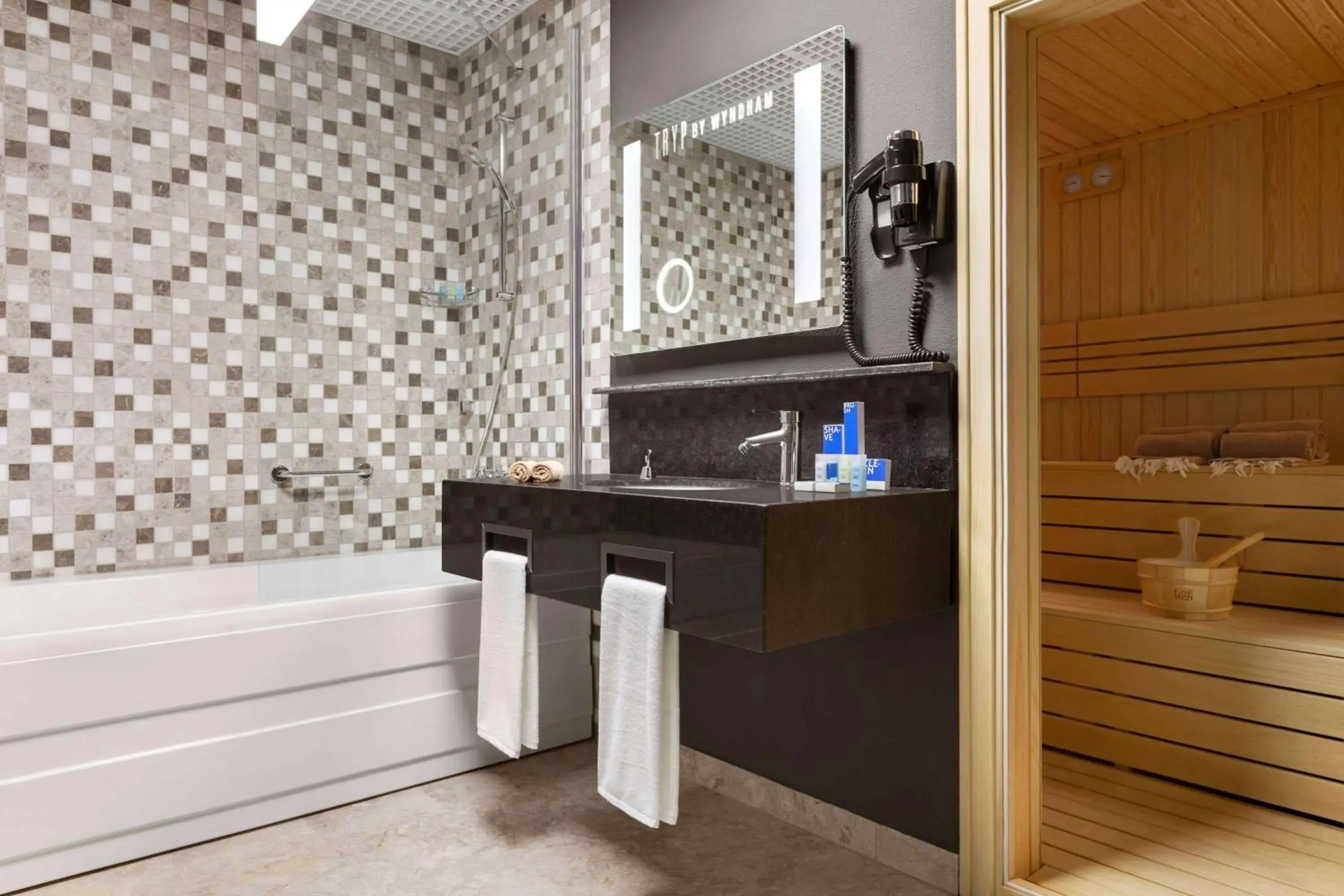 Photo of the whole room, Bathroom in Tryp By Wyndham Istanbul Sancaktepe