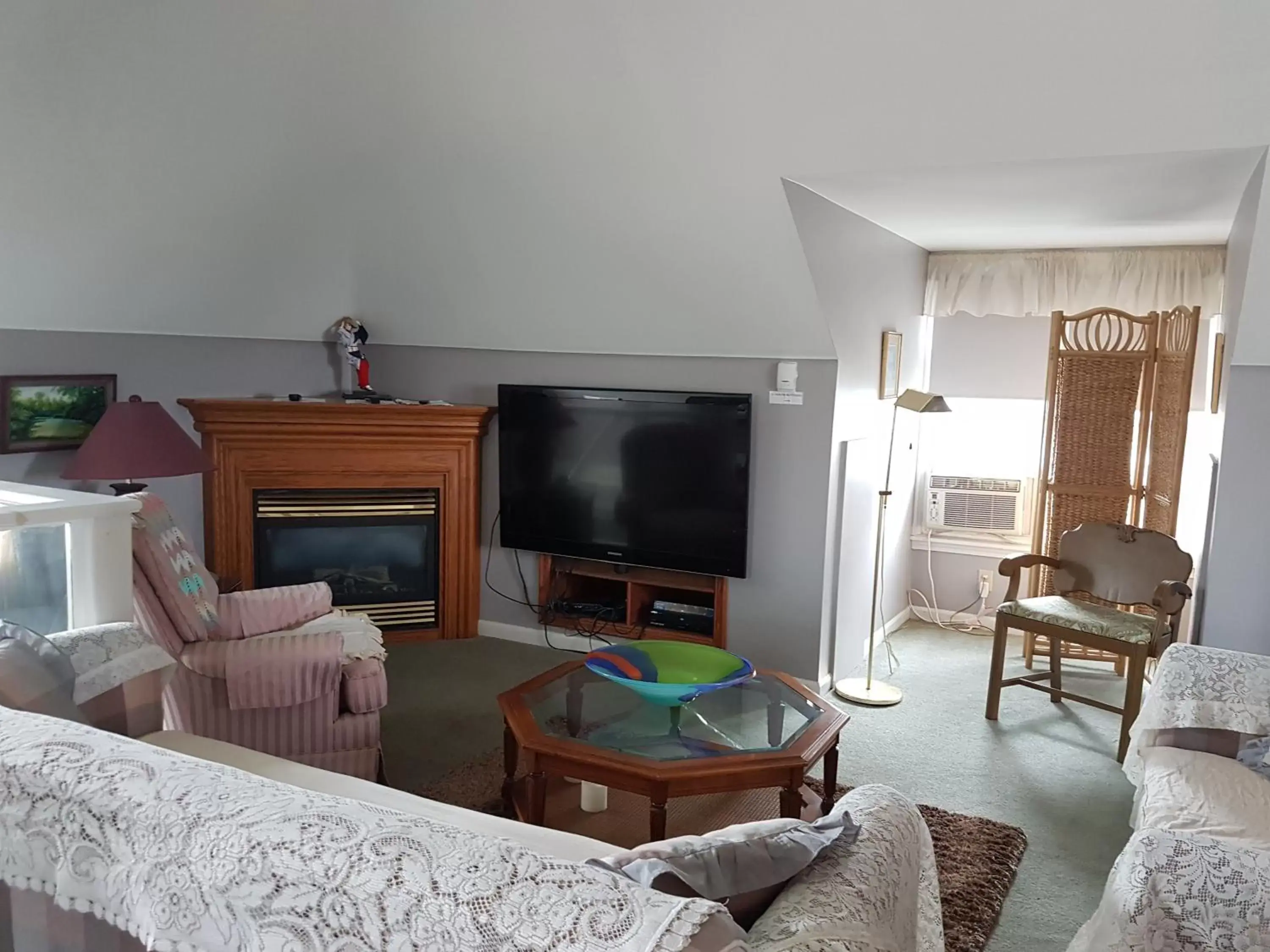 TV and multimedia, Seating Area in Ye Olde Walkerville Bed & Breakfast