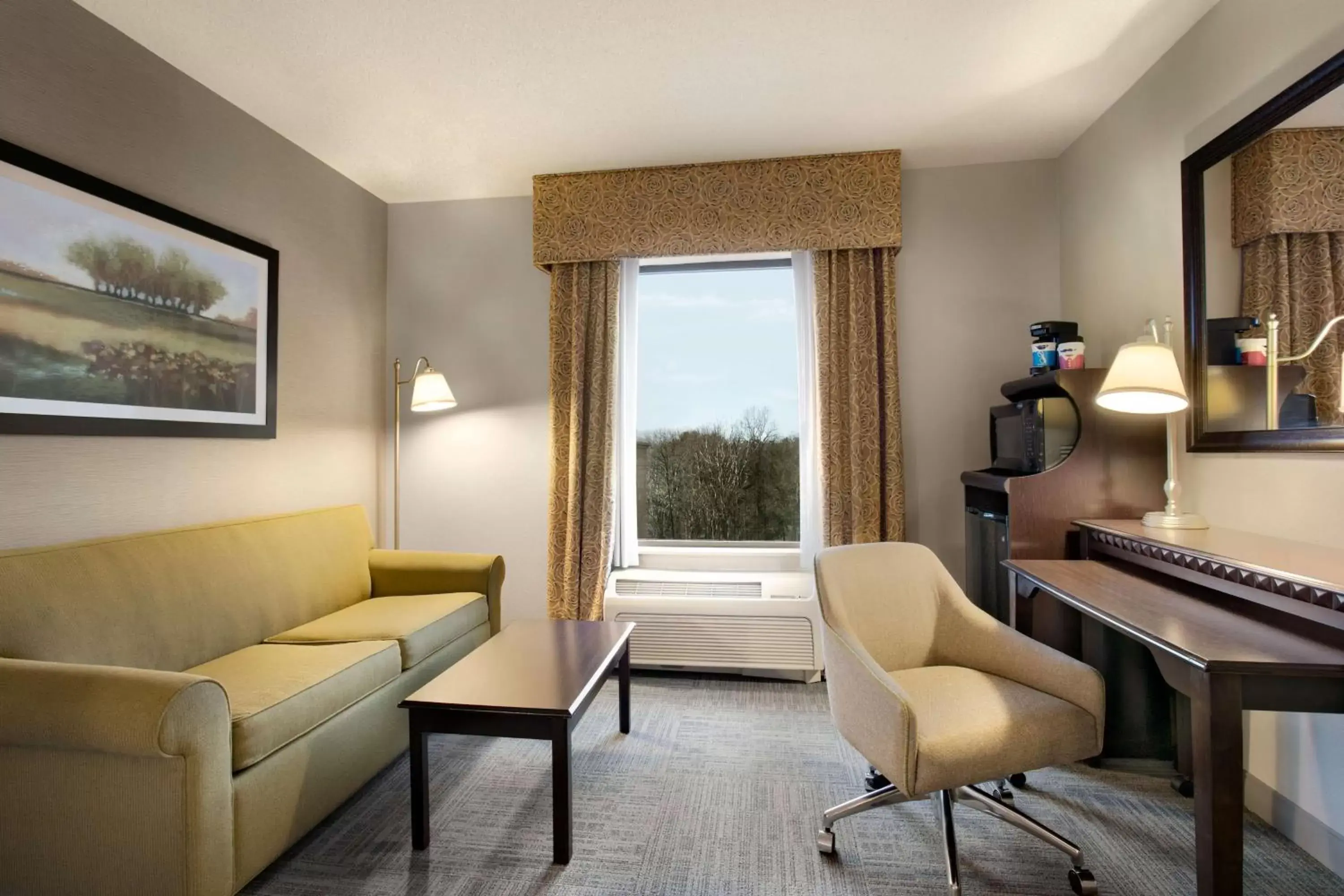 Bedroom, Seating Area in Hampton Inn & Suites Mahwah