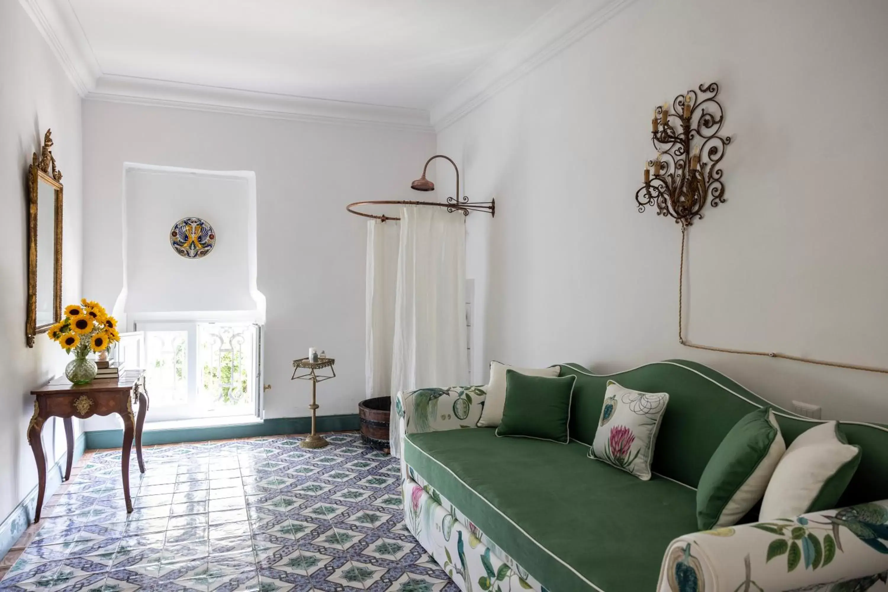 Shower, Seating Area in Villa Carafa De Cillis