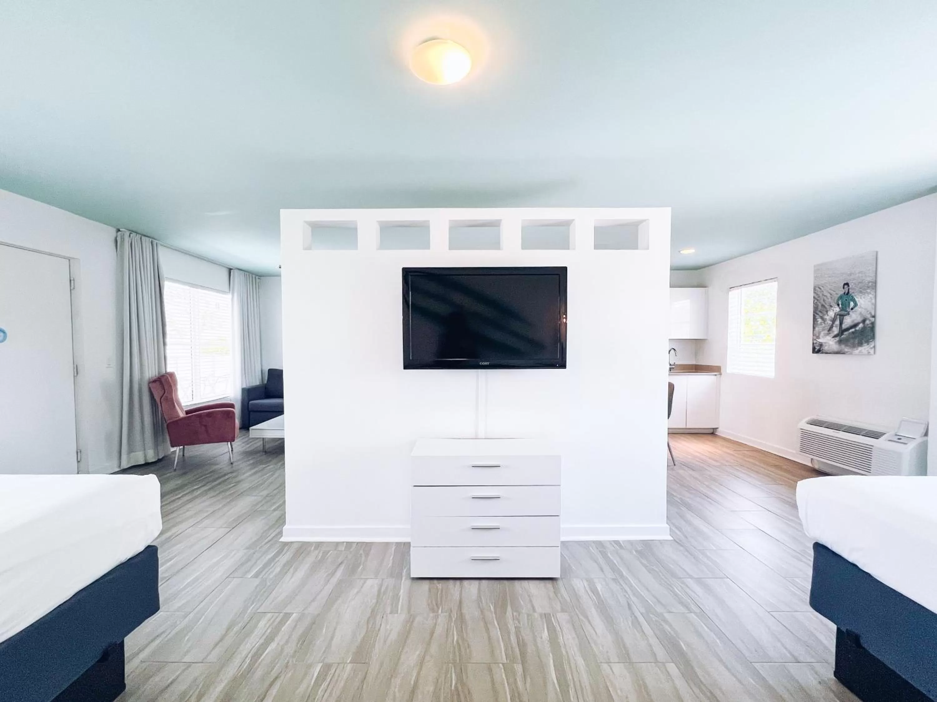 TV and multimedia, Bed in Aqua Hotel