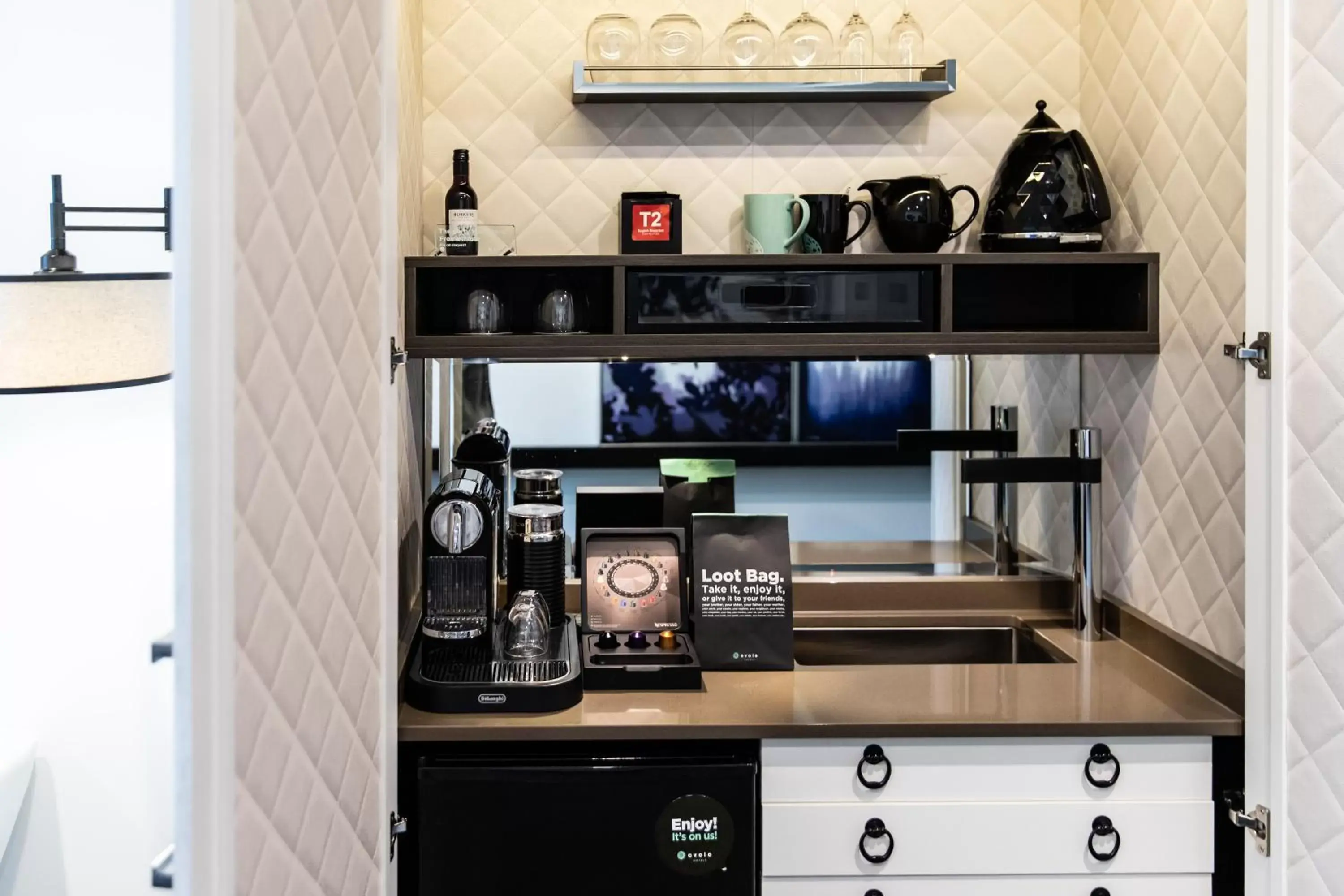 Coffee/tea facilities, Kitchen/Kitchenette in The Inchcolm by Ovolo