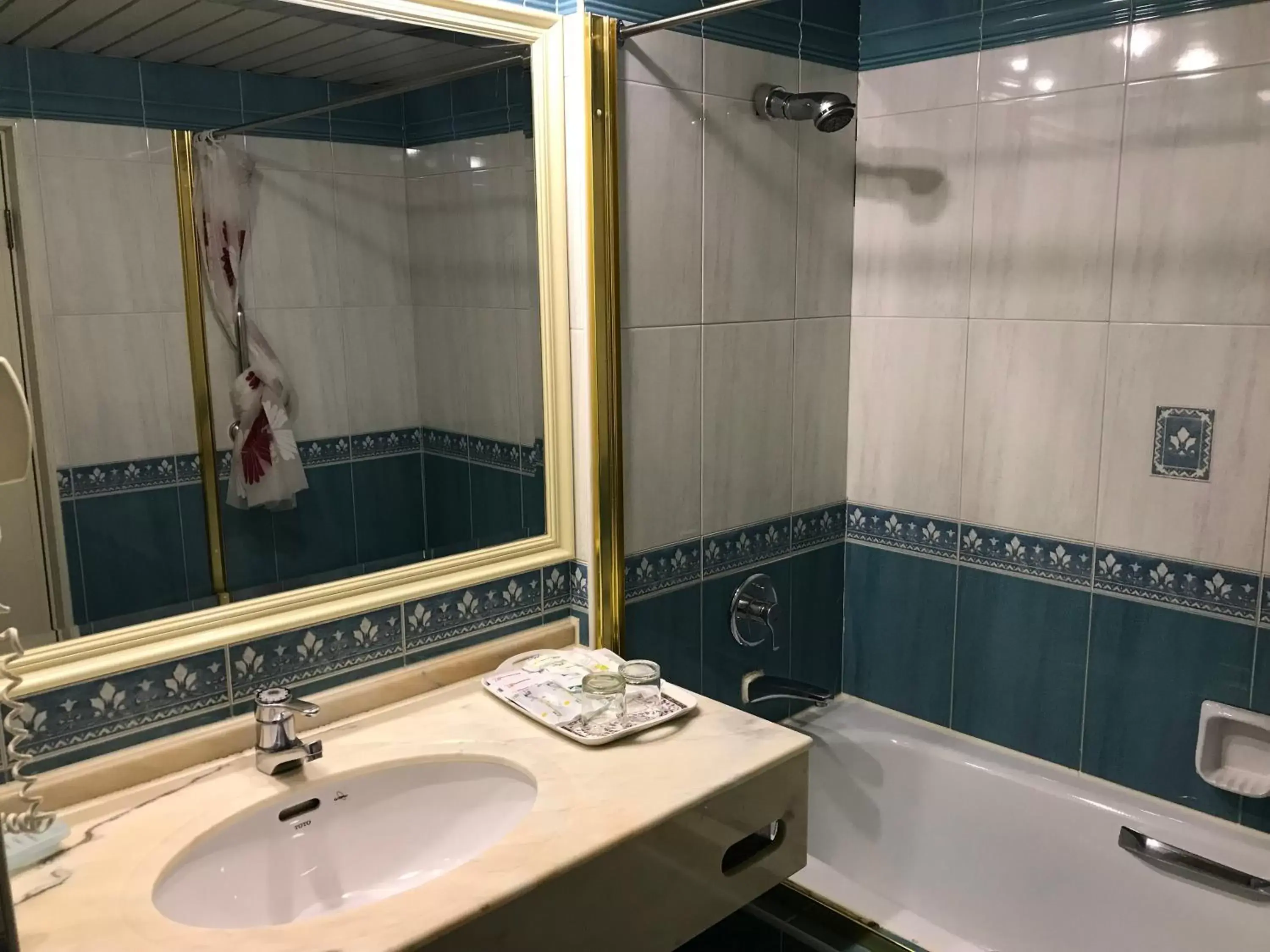 Shower, Bathroom in Sunrise Hotel