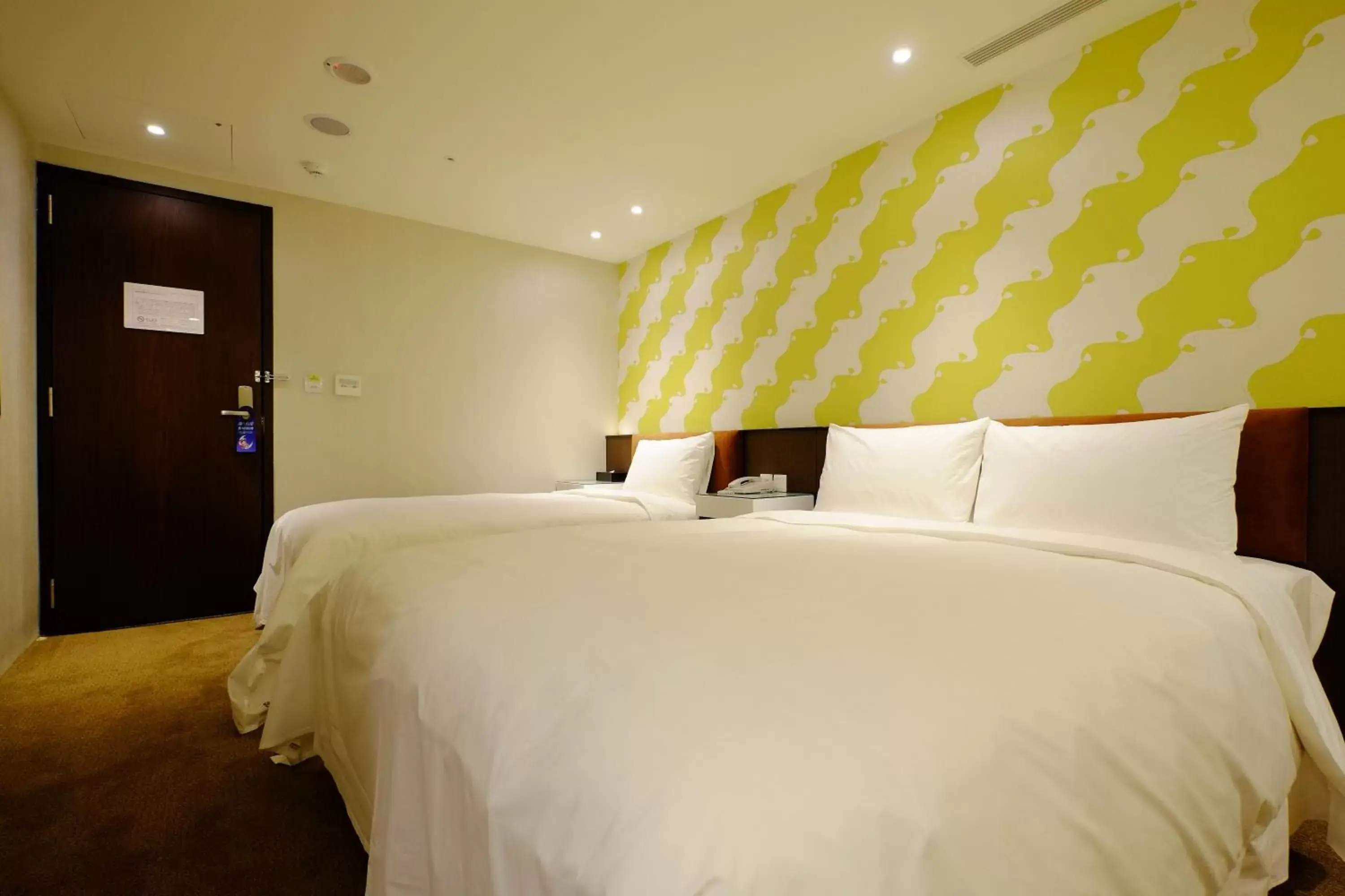 Photo of the whole room, Bed in Hotel Puri Taipei Station Branch