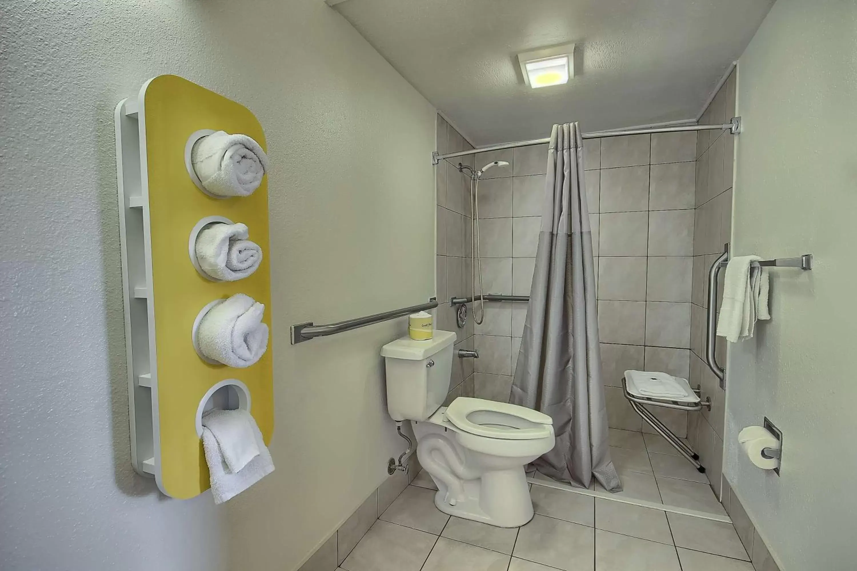 Shower, Bathroom in Motel 6-Lima, OH
