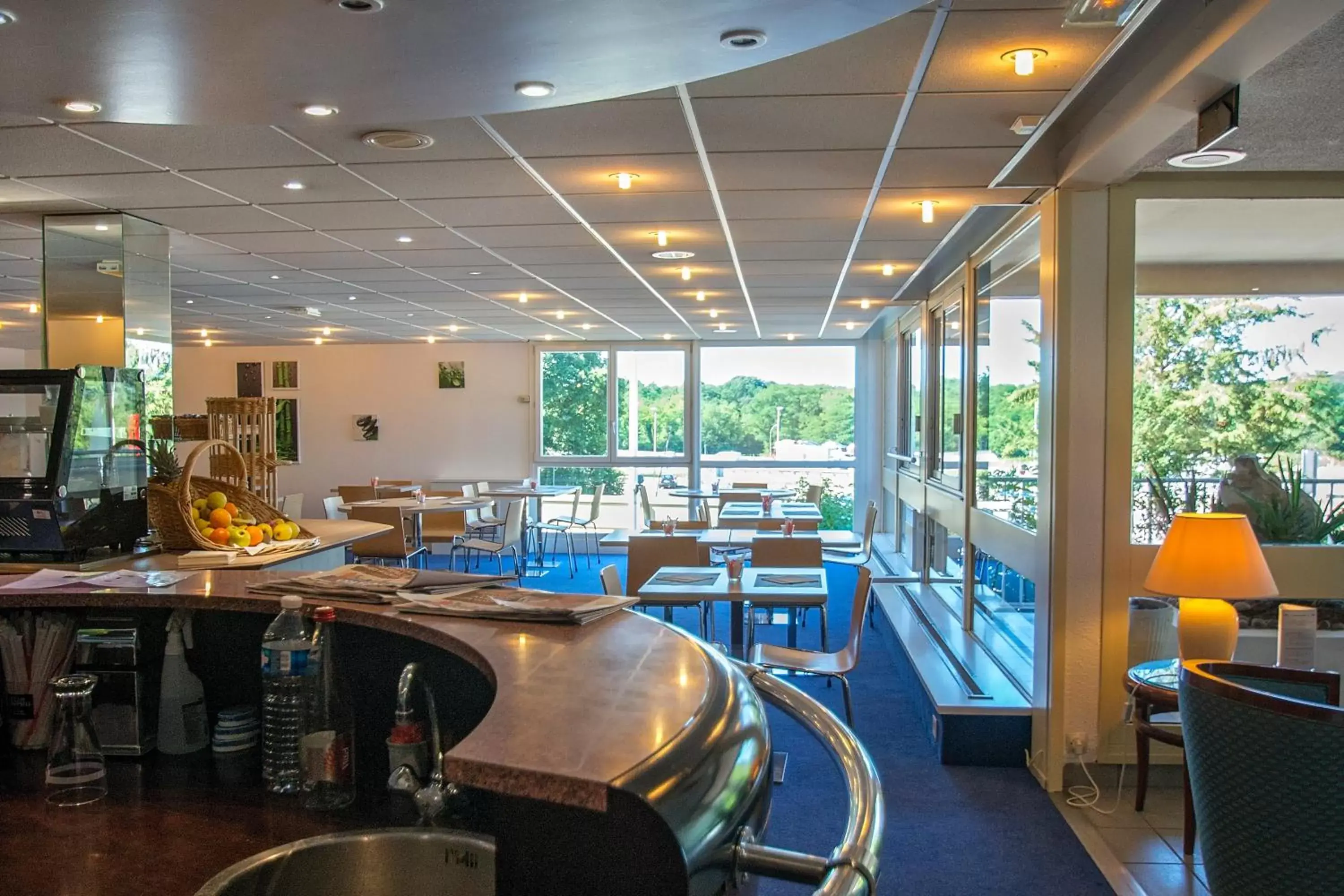 Lounge or bar in Kyriad Nemours Lounge or bar in Kyriad Nemours