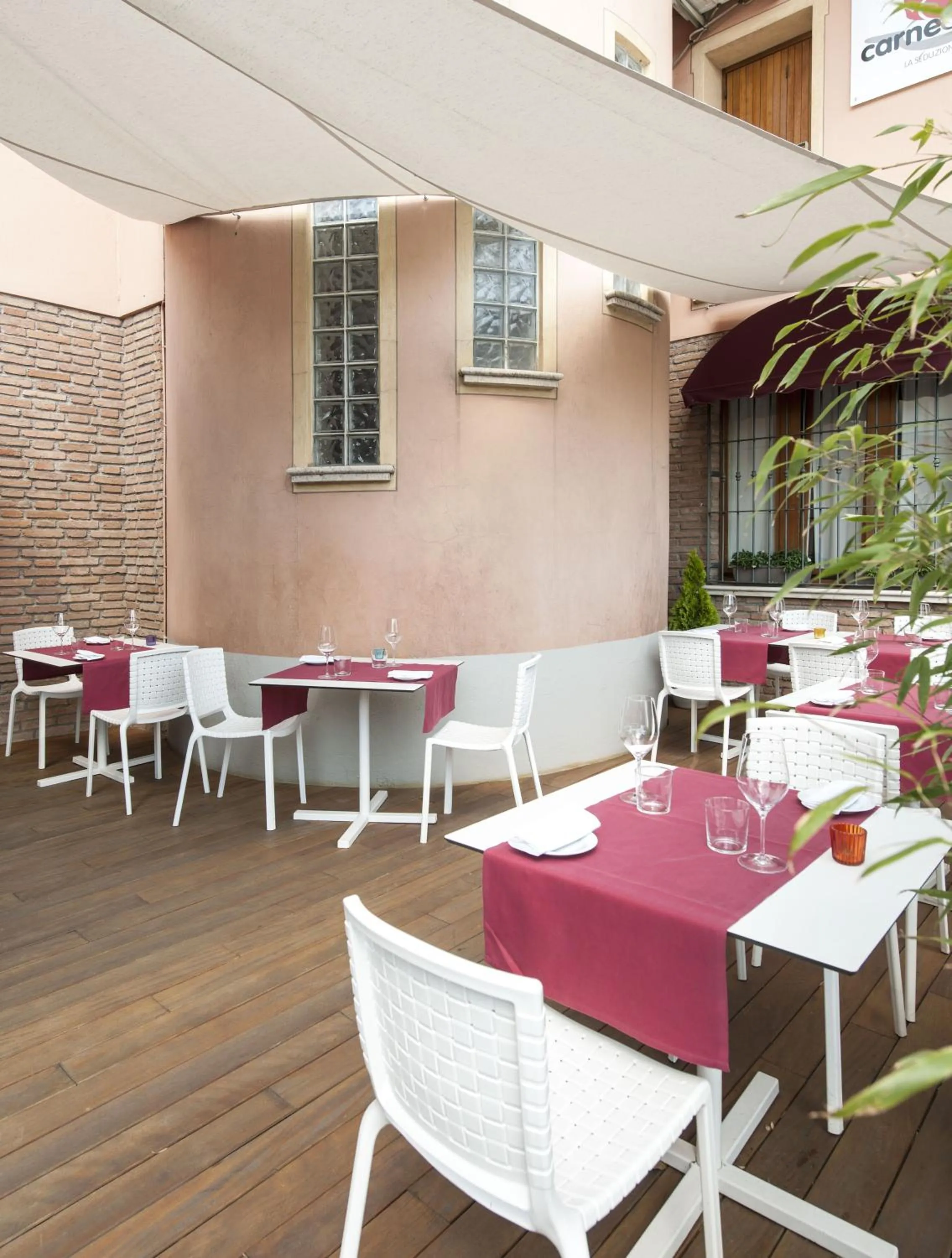 Restaurant/places to eat in Hotel Noce