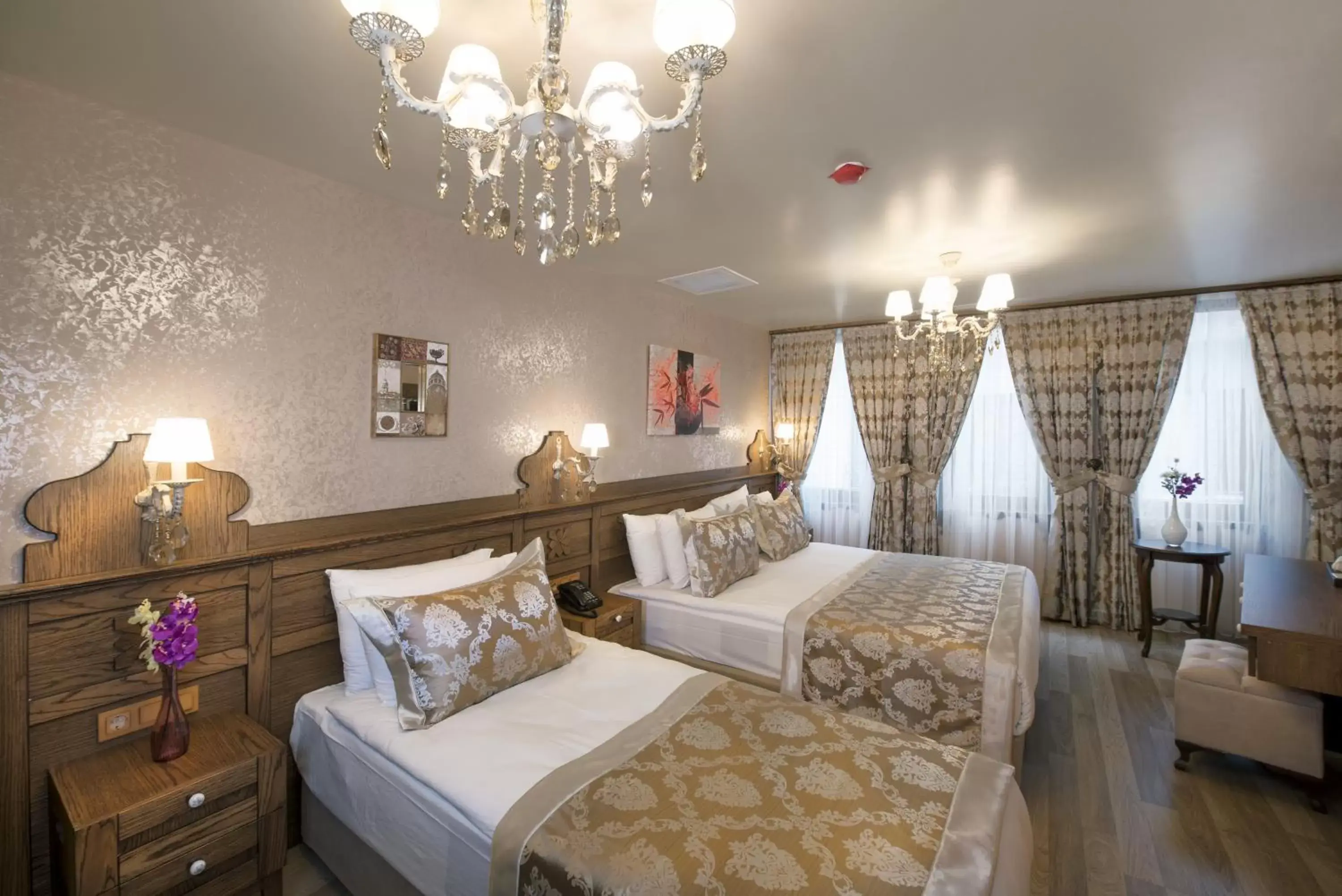 TV and multimedia, Bed in Perapolis Hotel