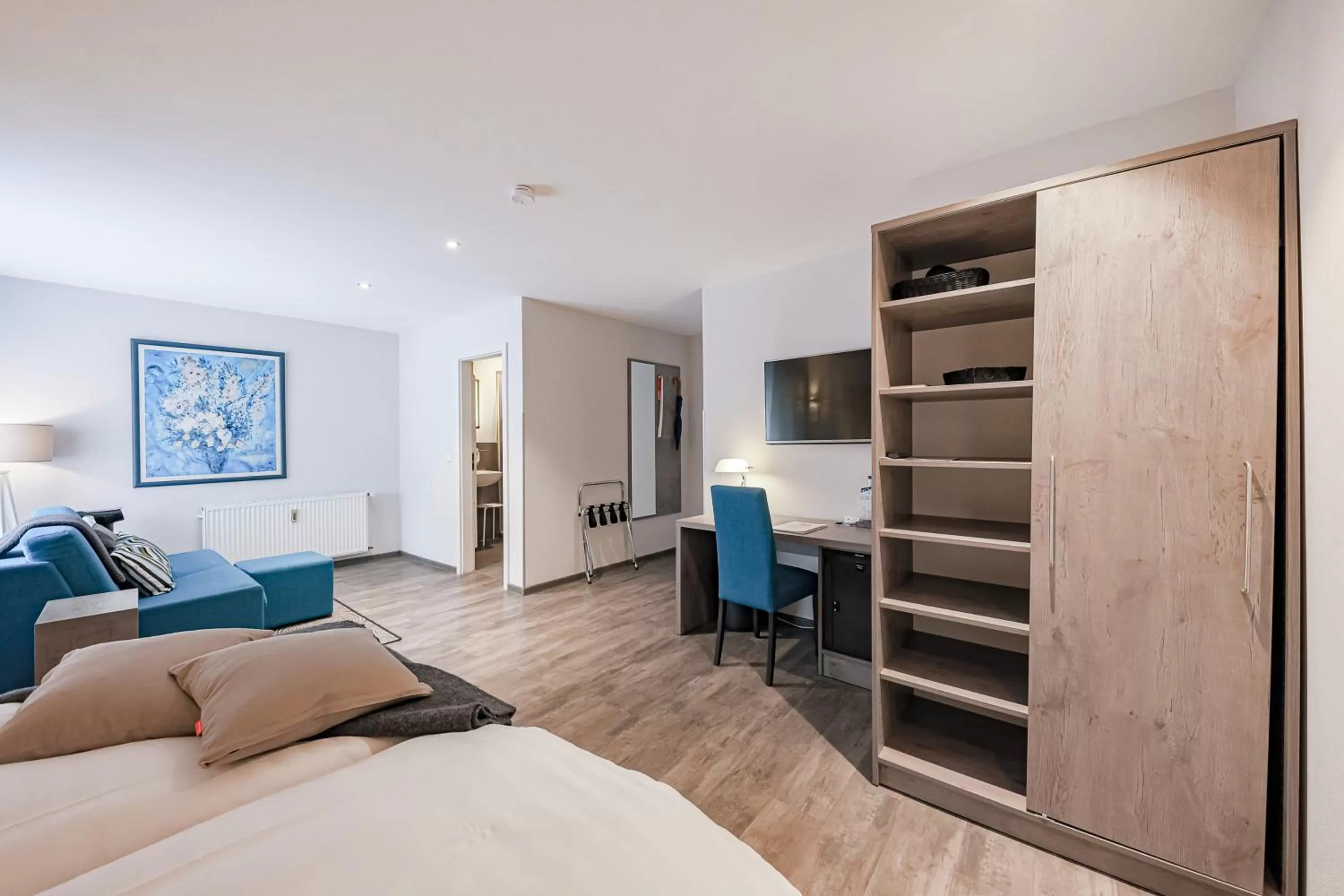 Photo of the whole room, Bed in Hotel Alte Redaktion