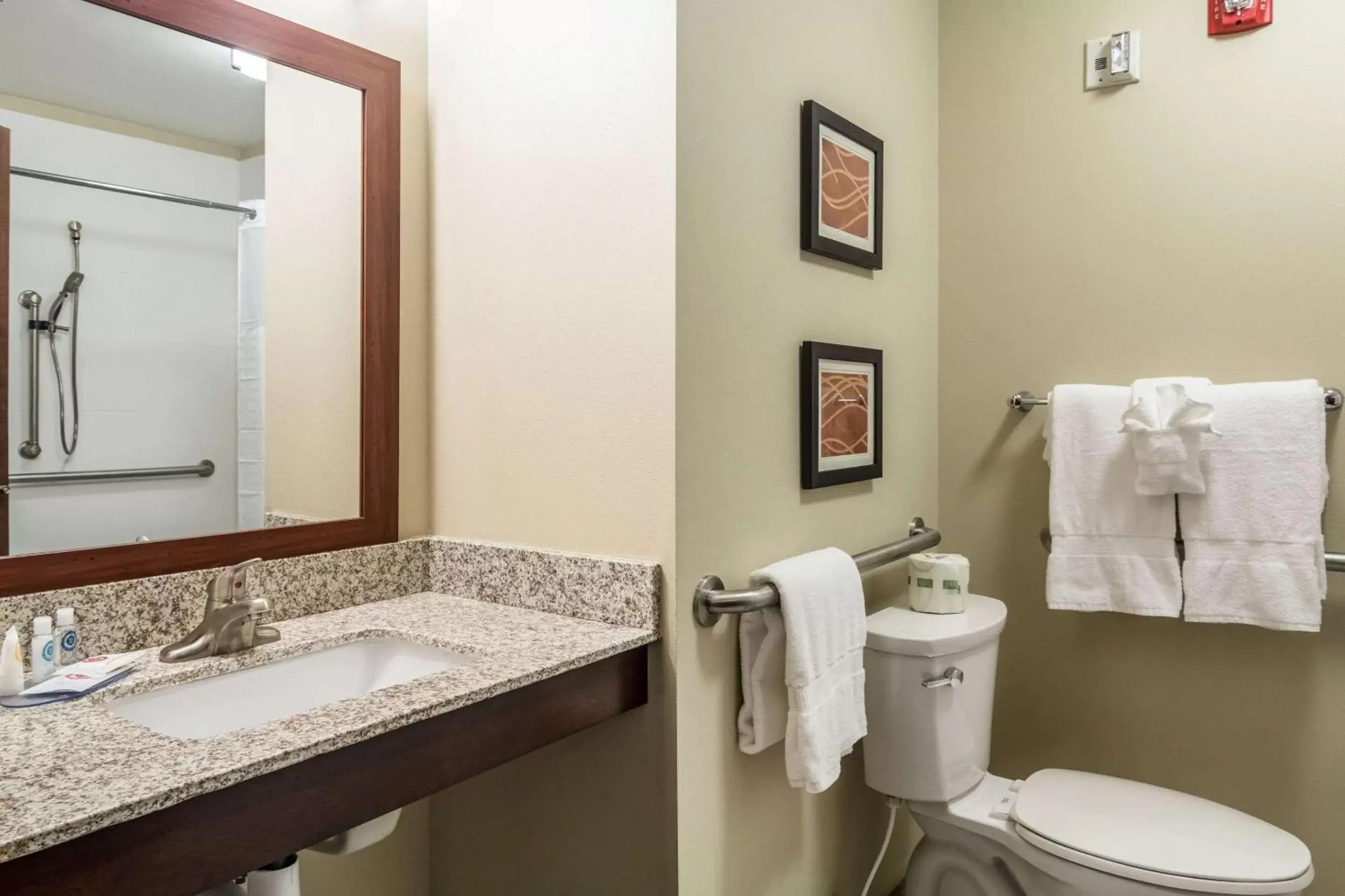 Bathroom in Comfort Inn Edwardsville - St. Louis