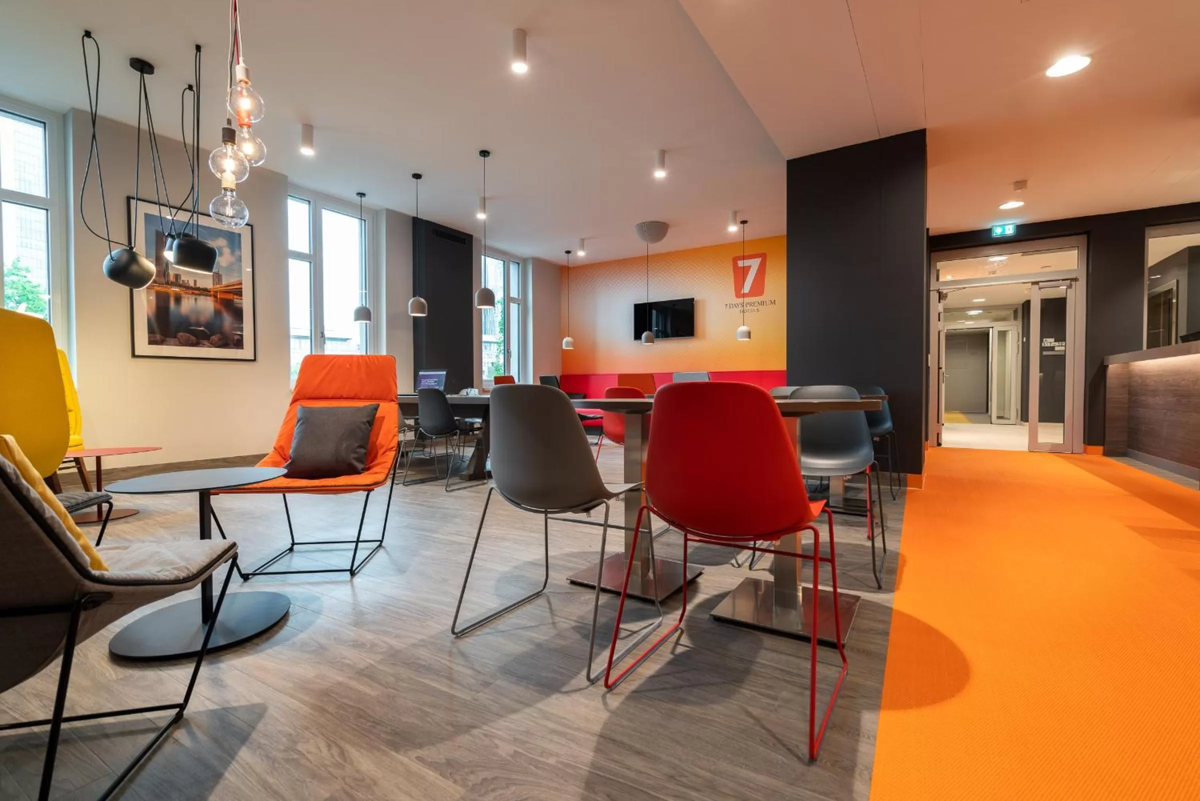 Lounge or bar in Campanile Vienna South