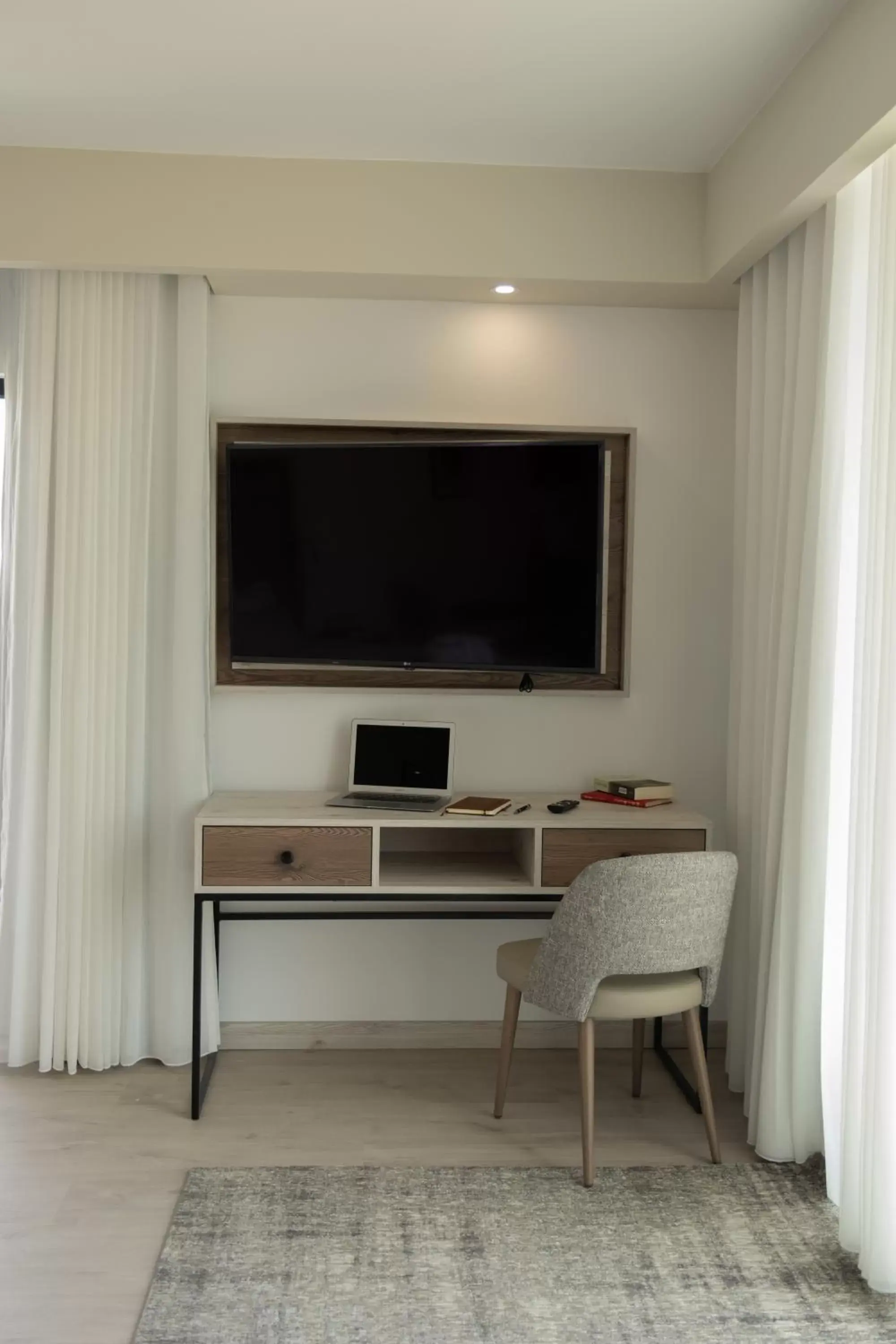 TV and multimedia, TV/Entertainment Center in Ria Formosa Guest House