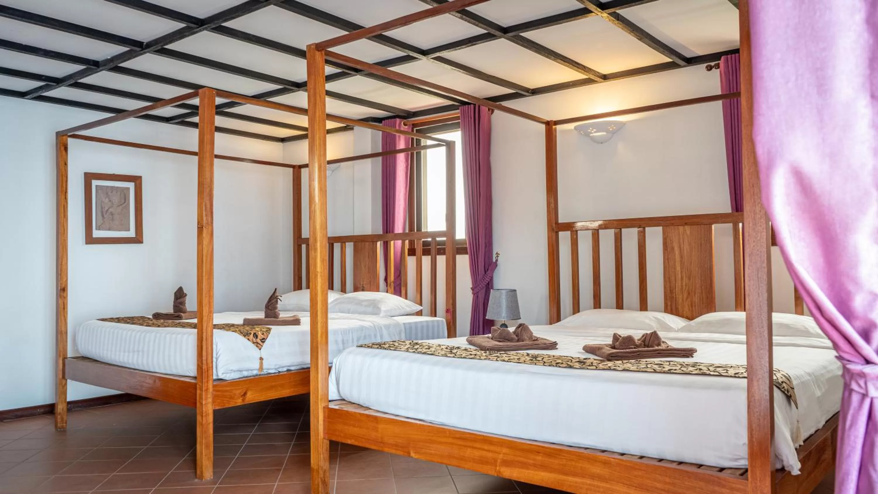 Bed in DEN HOTEL TOTONOU SIEM REAP