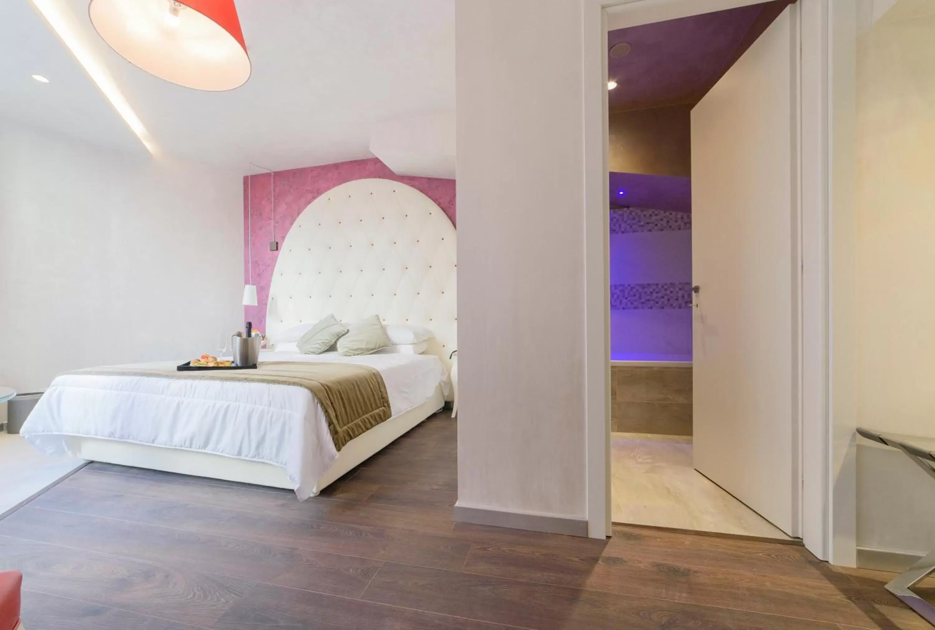 Toilet, Bed in Hotel Vespasiano