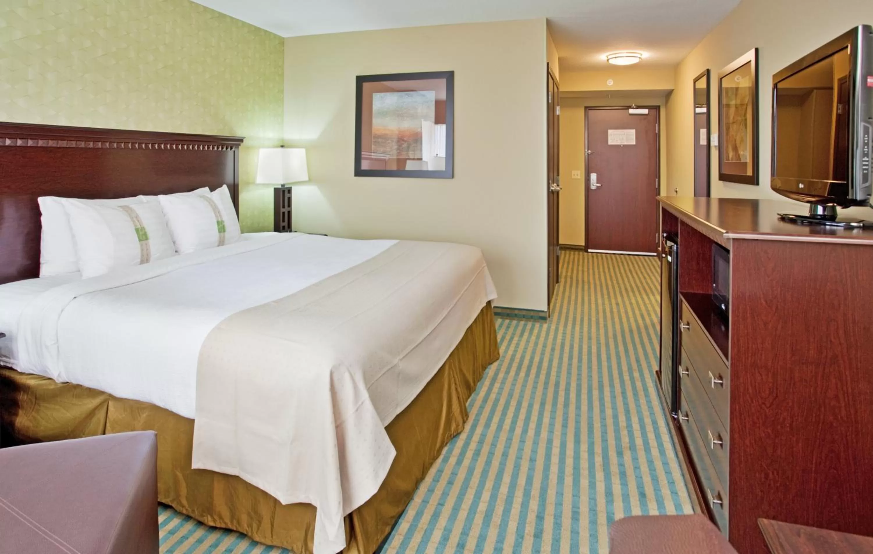 Photo of the whole room, Bed in Holiday Inn Columbia East by IHG