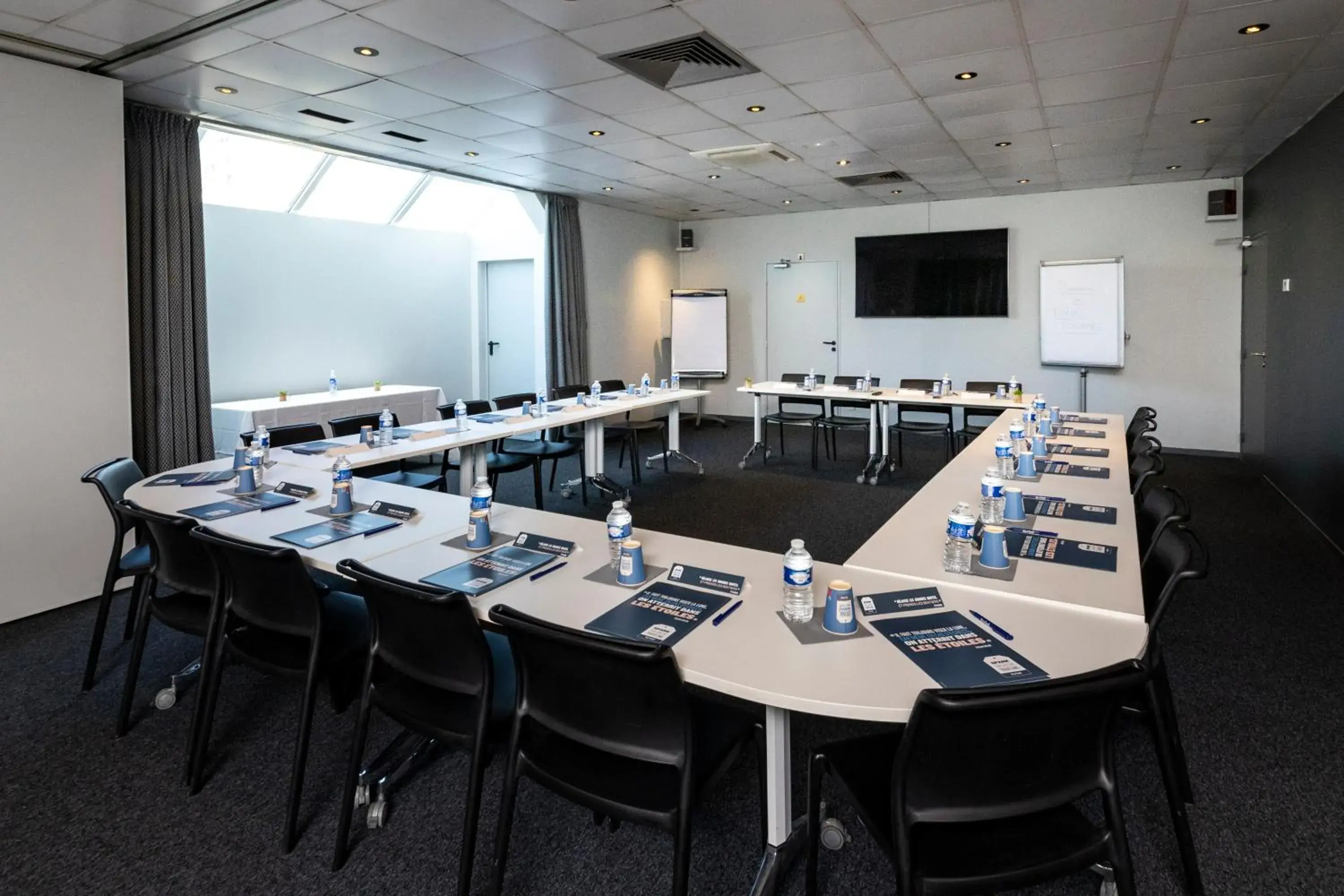 Meeting/conference room in Kyriad Paris Ouest - Colombes