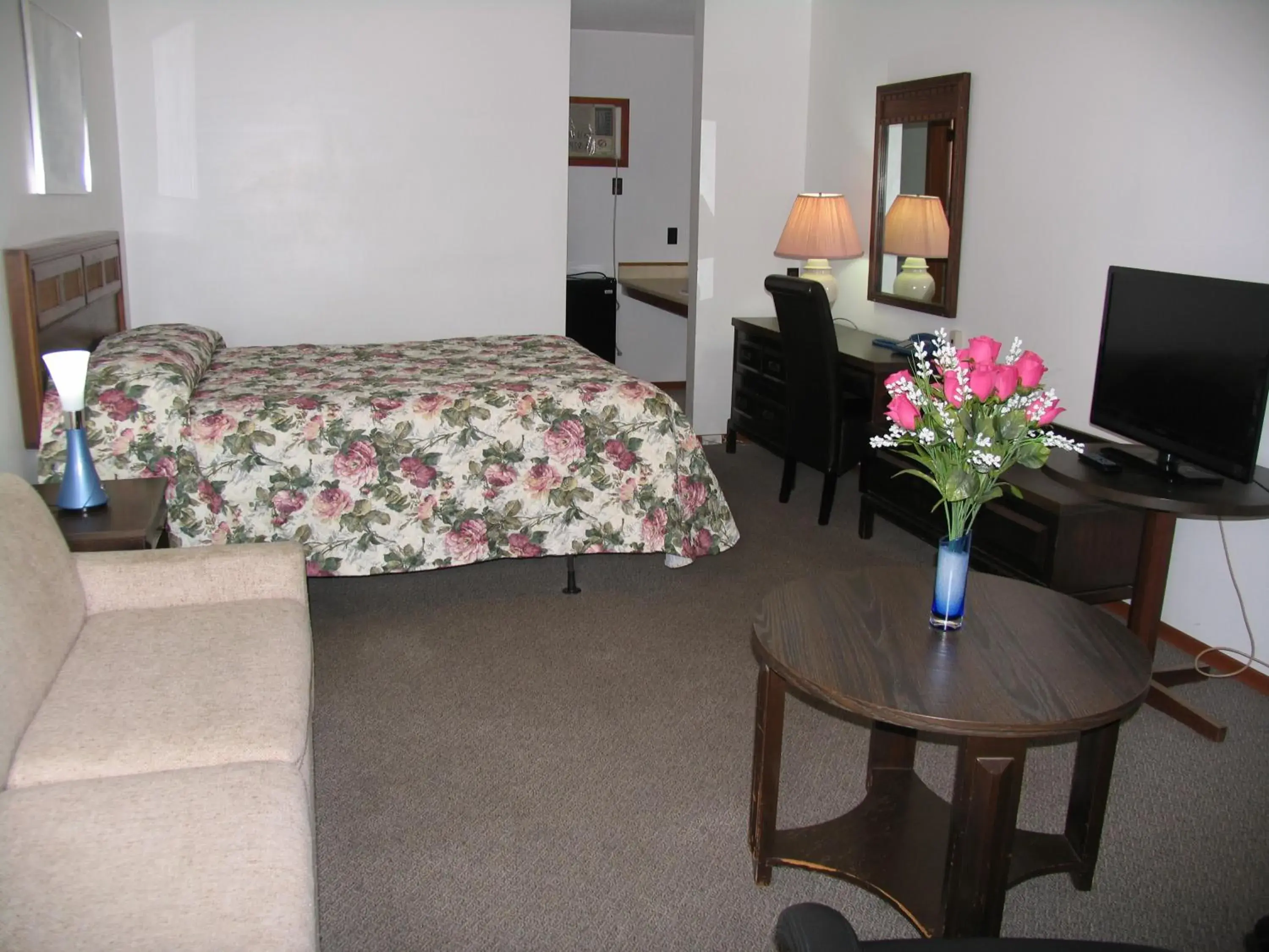 Photo of the whole room, Bed in Seven Oakes Motel