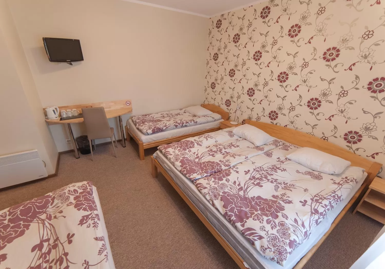 Photo of the whole room, Bed in Hotel Katrina