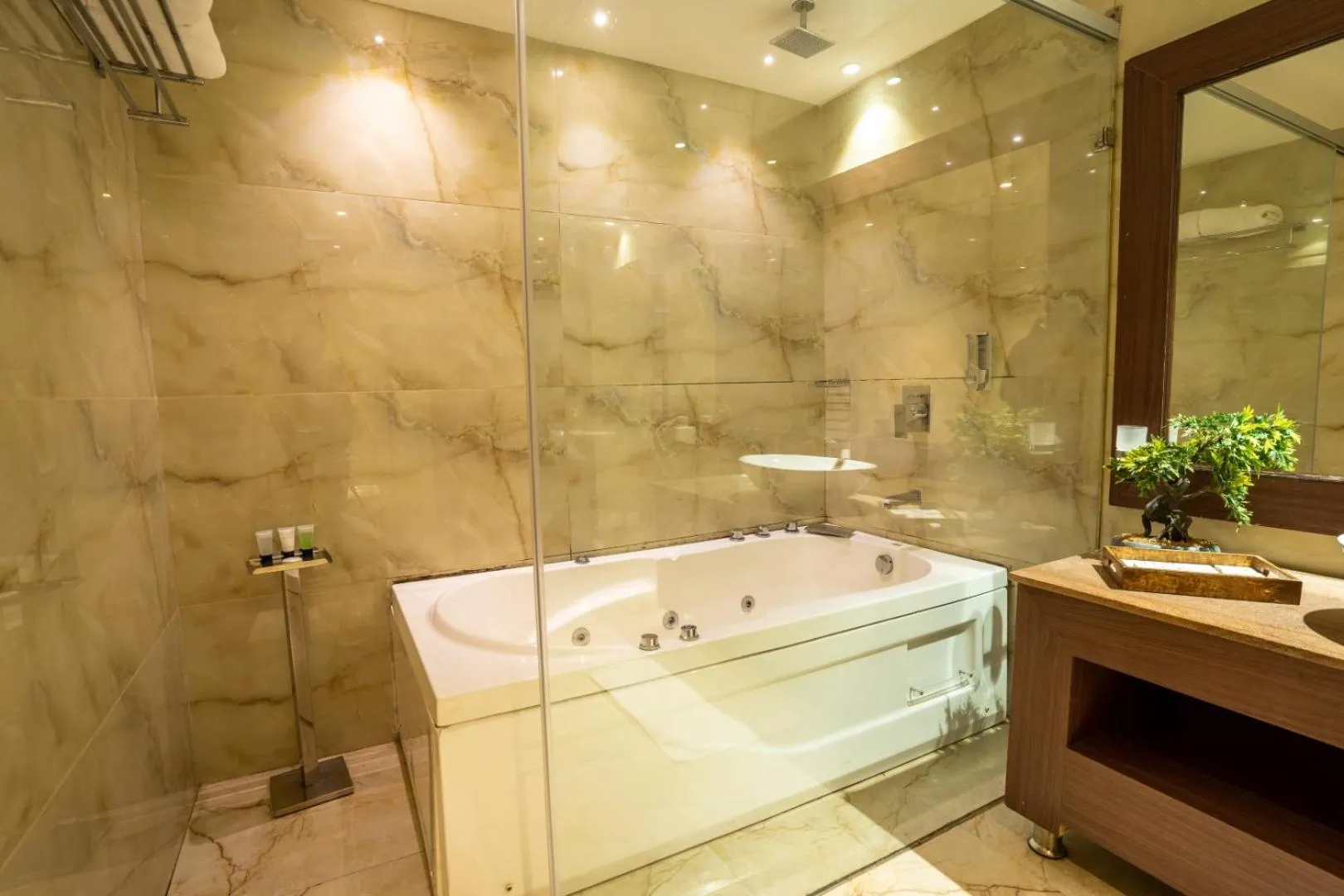 Hot Tub in Indraprastha Spa Resort