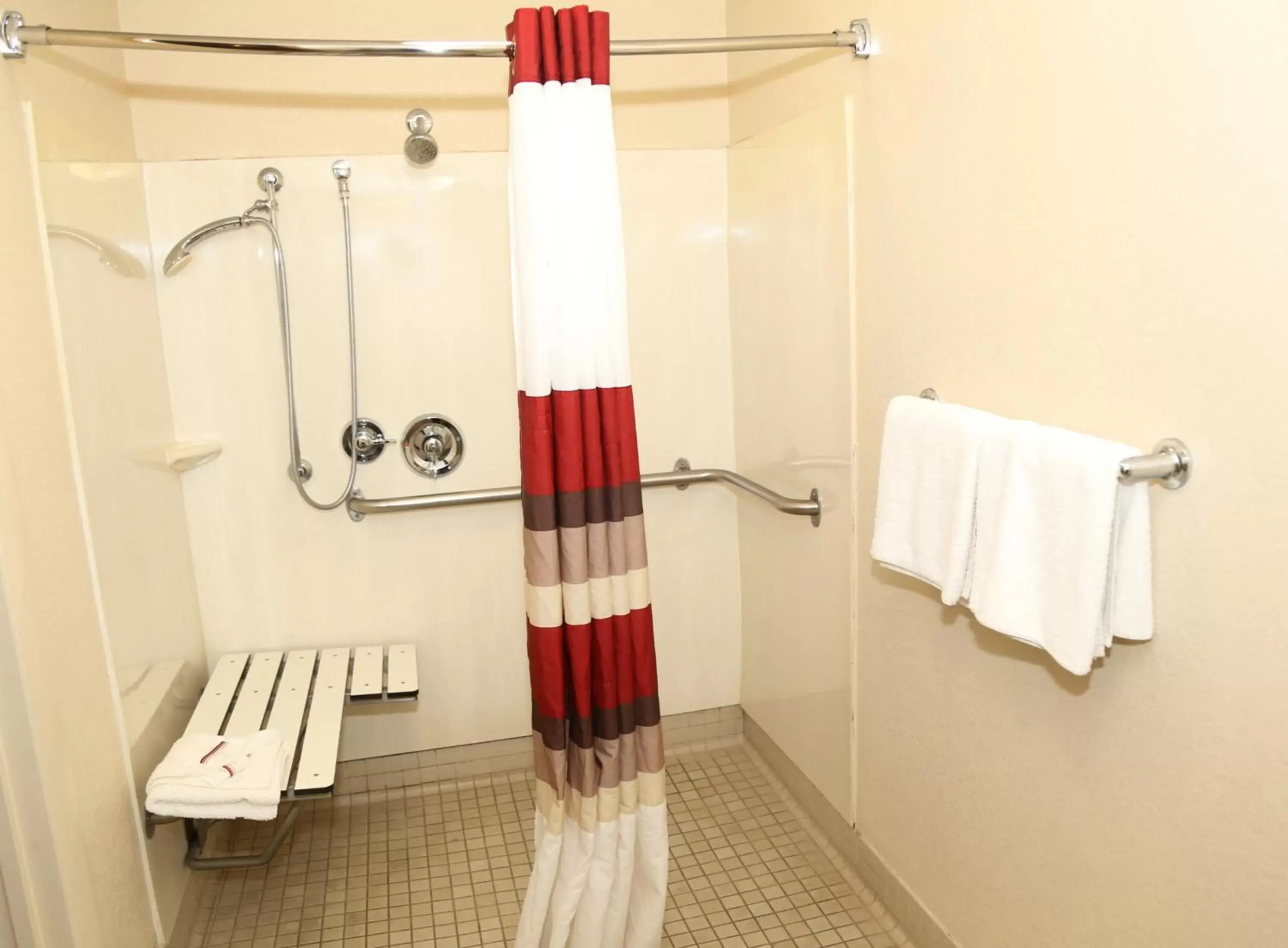 Shower, Bathroom in Red Roof Inn Enfield