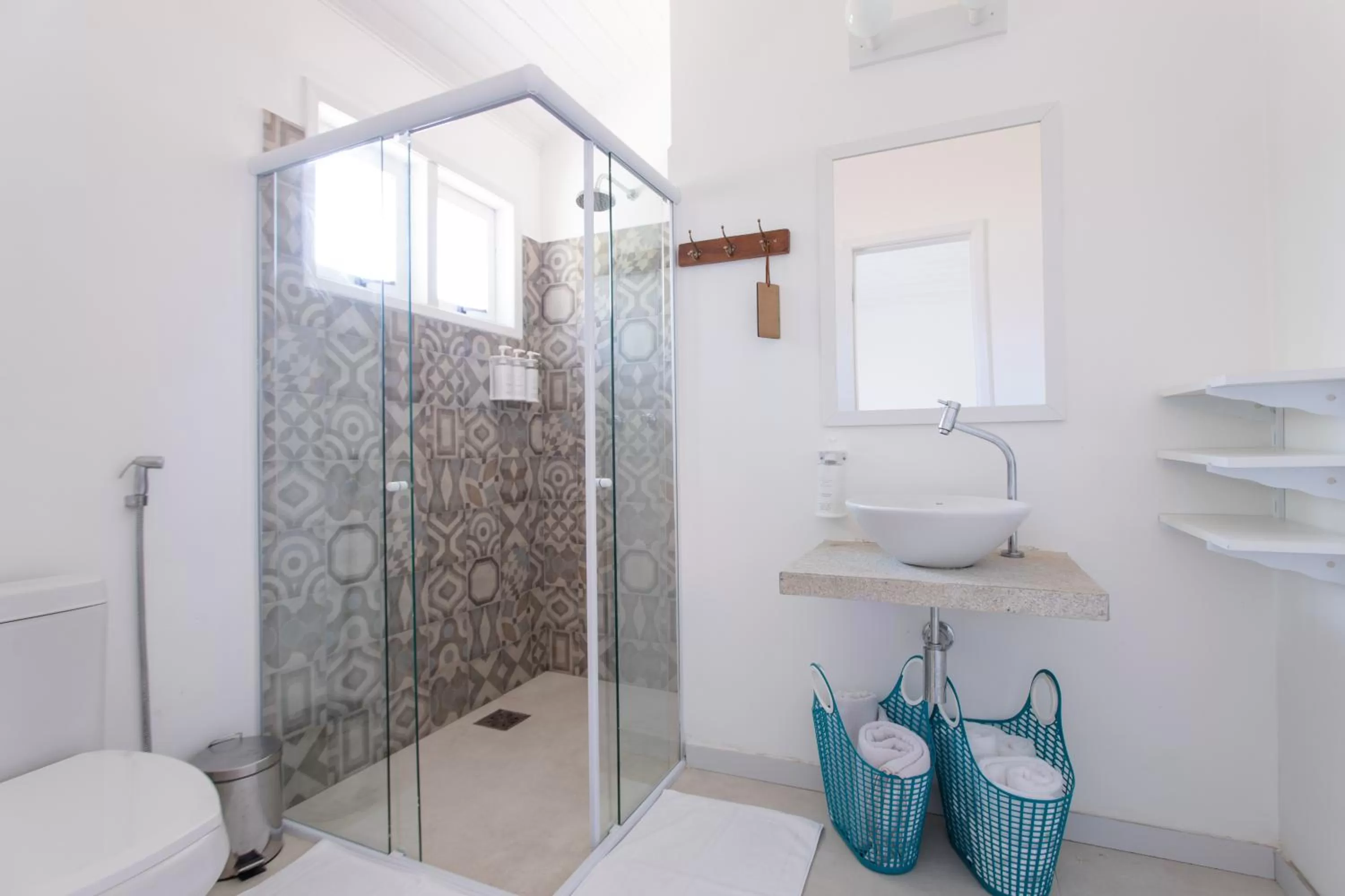 Bathroom in Jubarte Hotel by Insólito