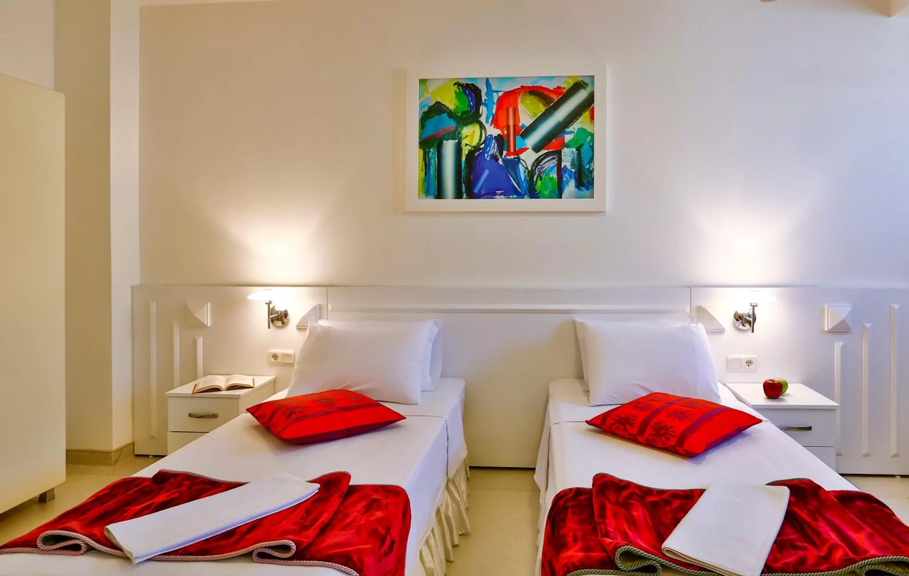 Photo of the whole room, Bed in Han Hotel