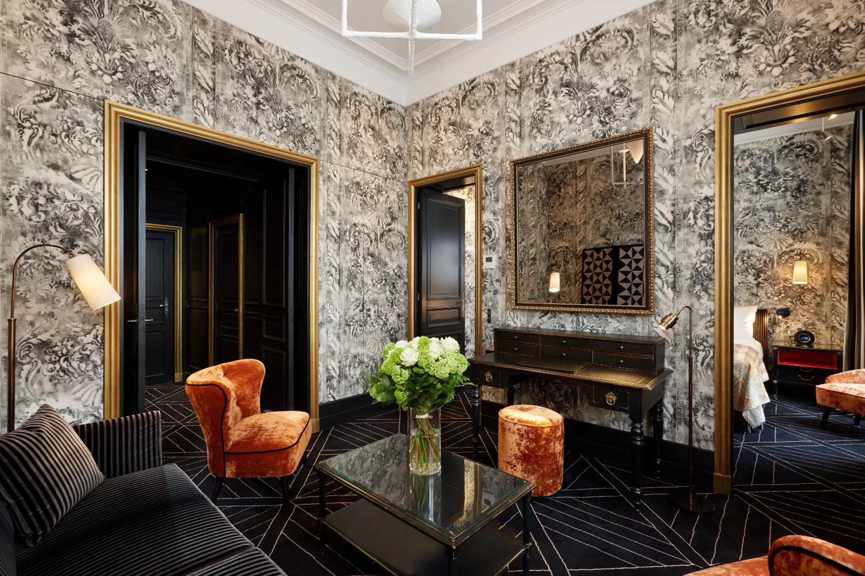 Bedroom in Le Pavillon de la Reine & Spa, Place des Vosges