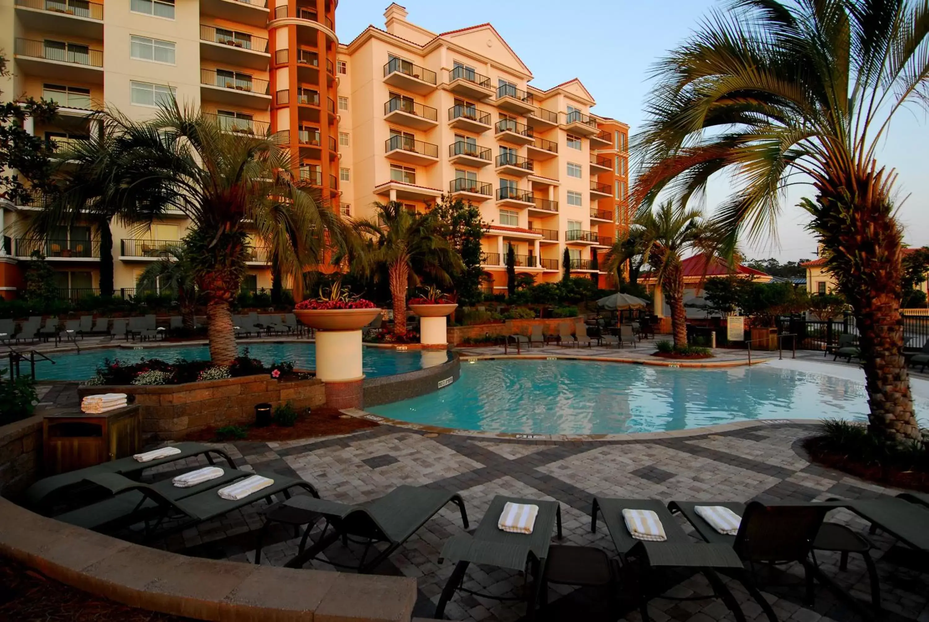 Patio, Swimming Pool in Marina Inn at Grande Dunes