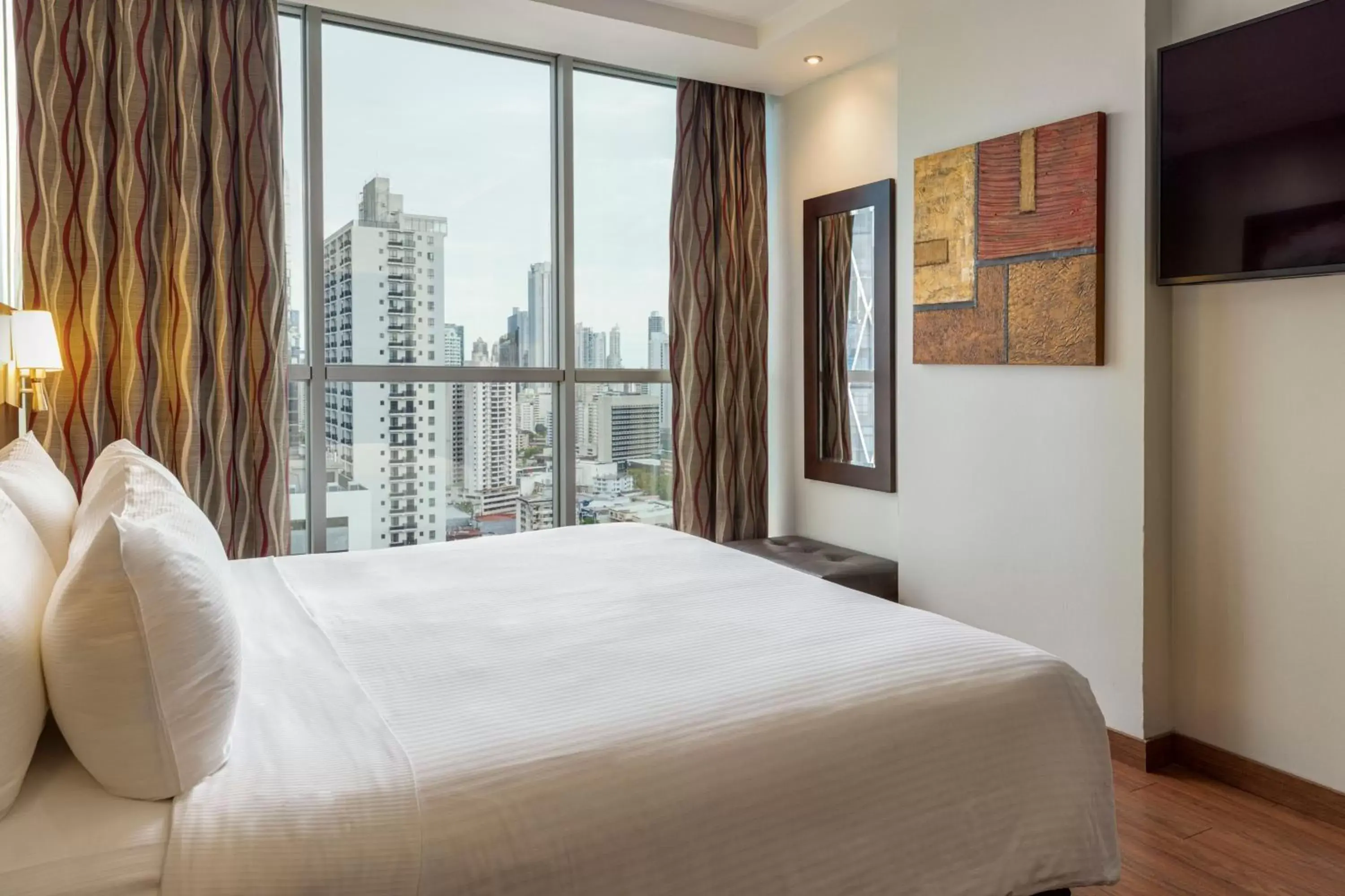 Photo of the whole room, Bed in Marriott Executive Apartments Panama City, Finisterre