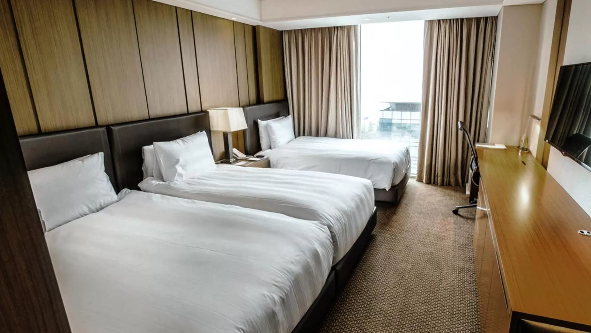 Bed in LOTTE CITY HOTEL Daejeon