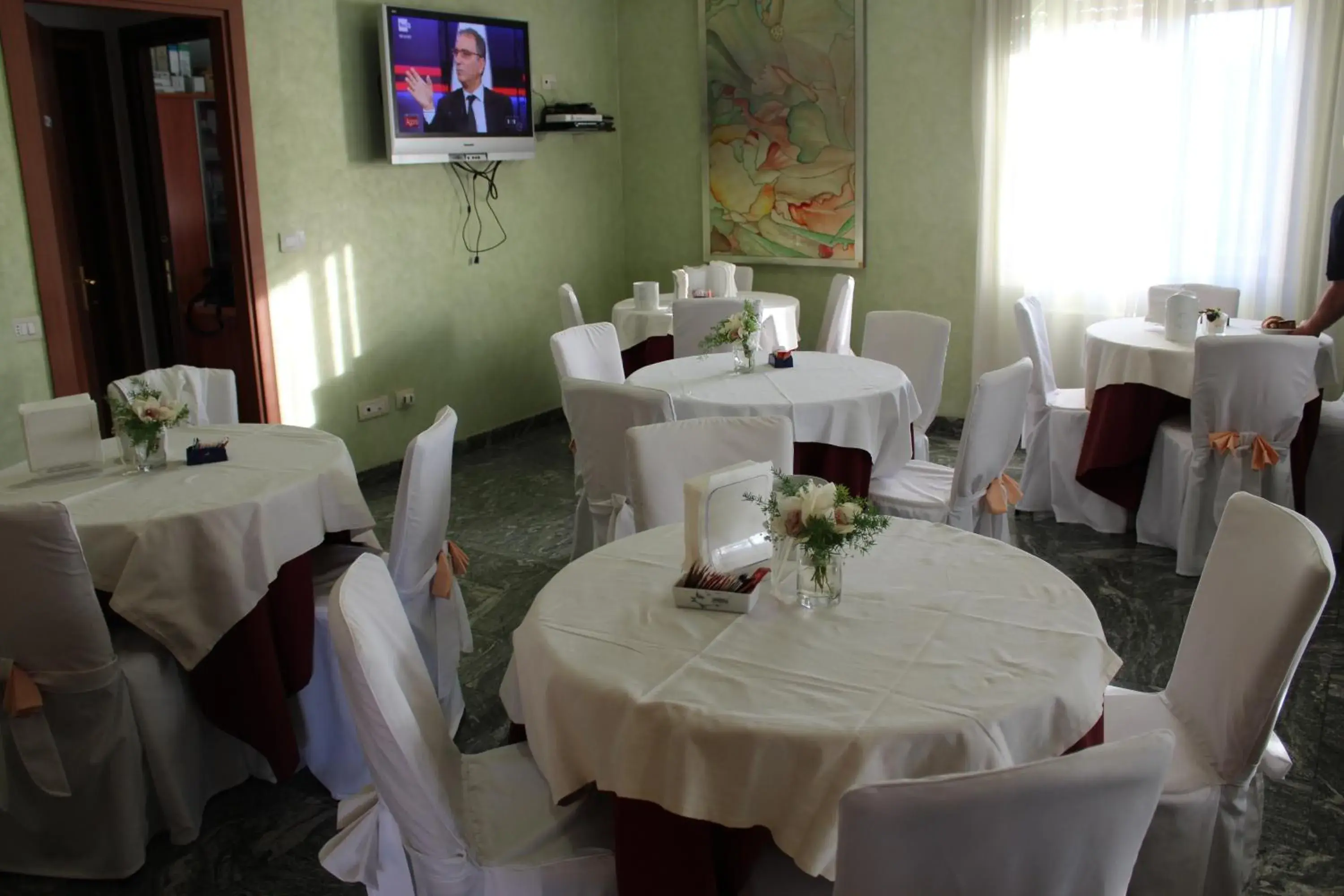 Communal lounge/ TV room, Restaurant/Places to Eat in Hotel Aquila