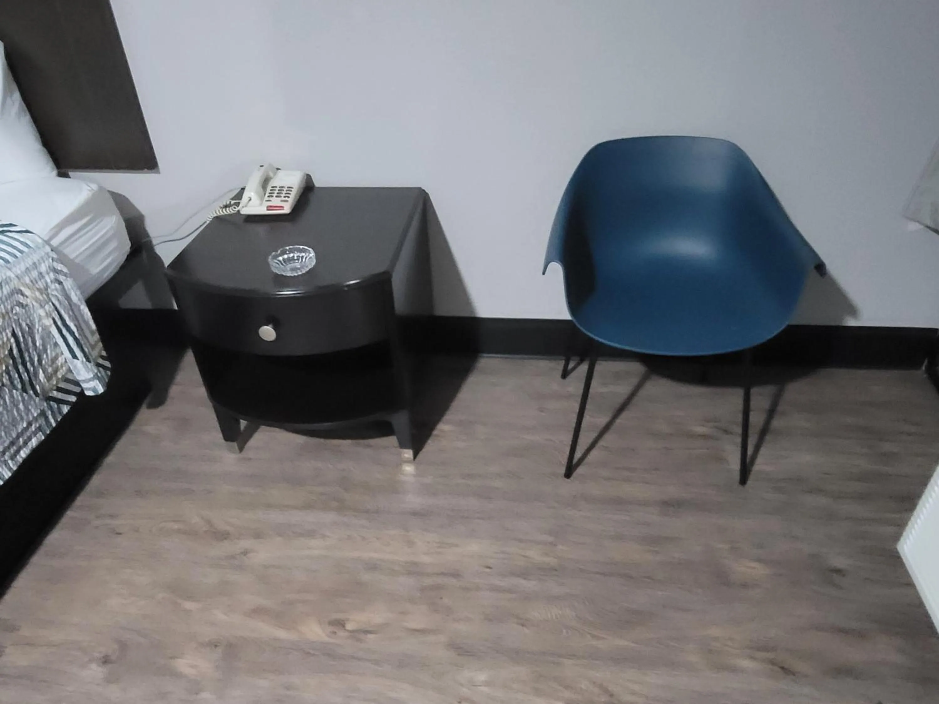 hair dresser in Studio 6 Suites Hinesville, GA