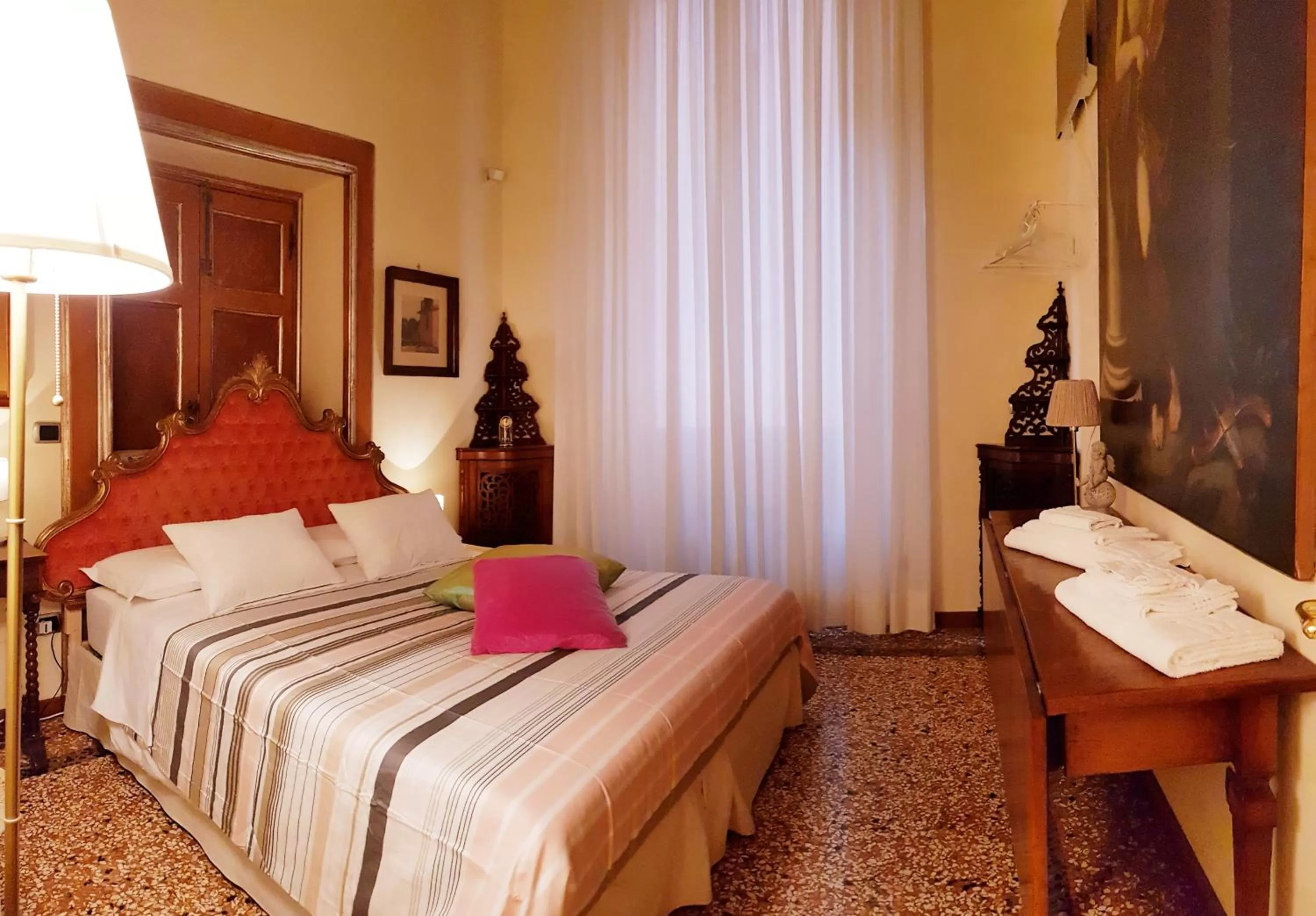 Bed in Gran Suite Piazza Maggiore - T&T communications