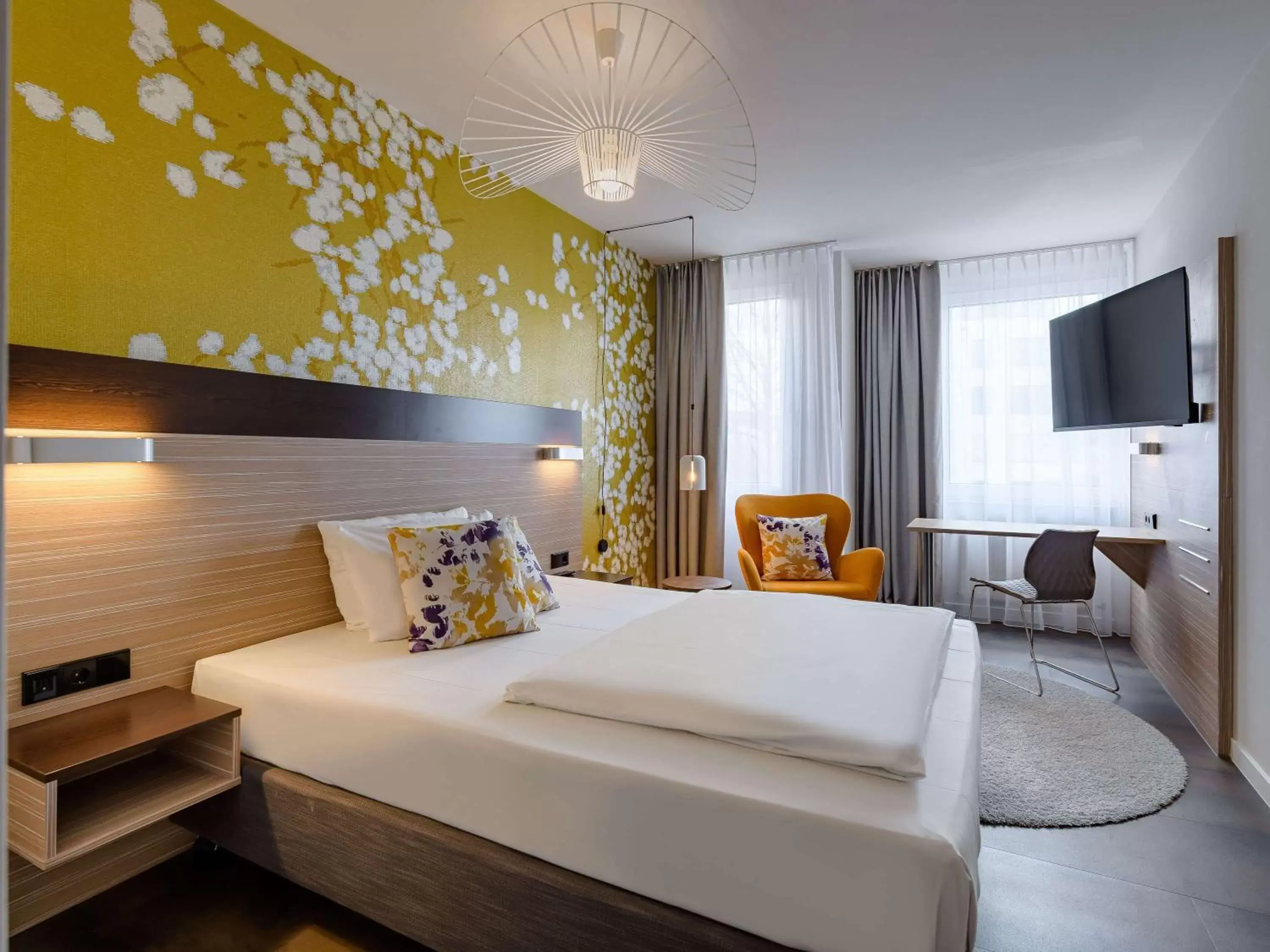 Bedroom, Bed in Mercure Hotel Stuttgart Gerlingen