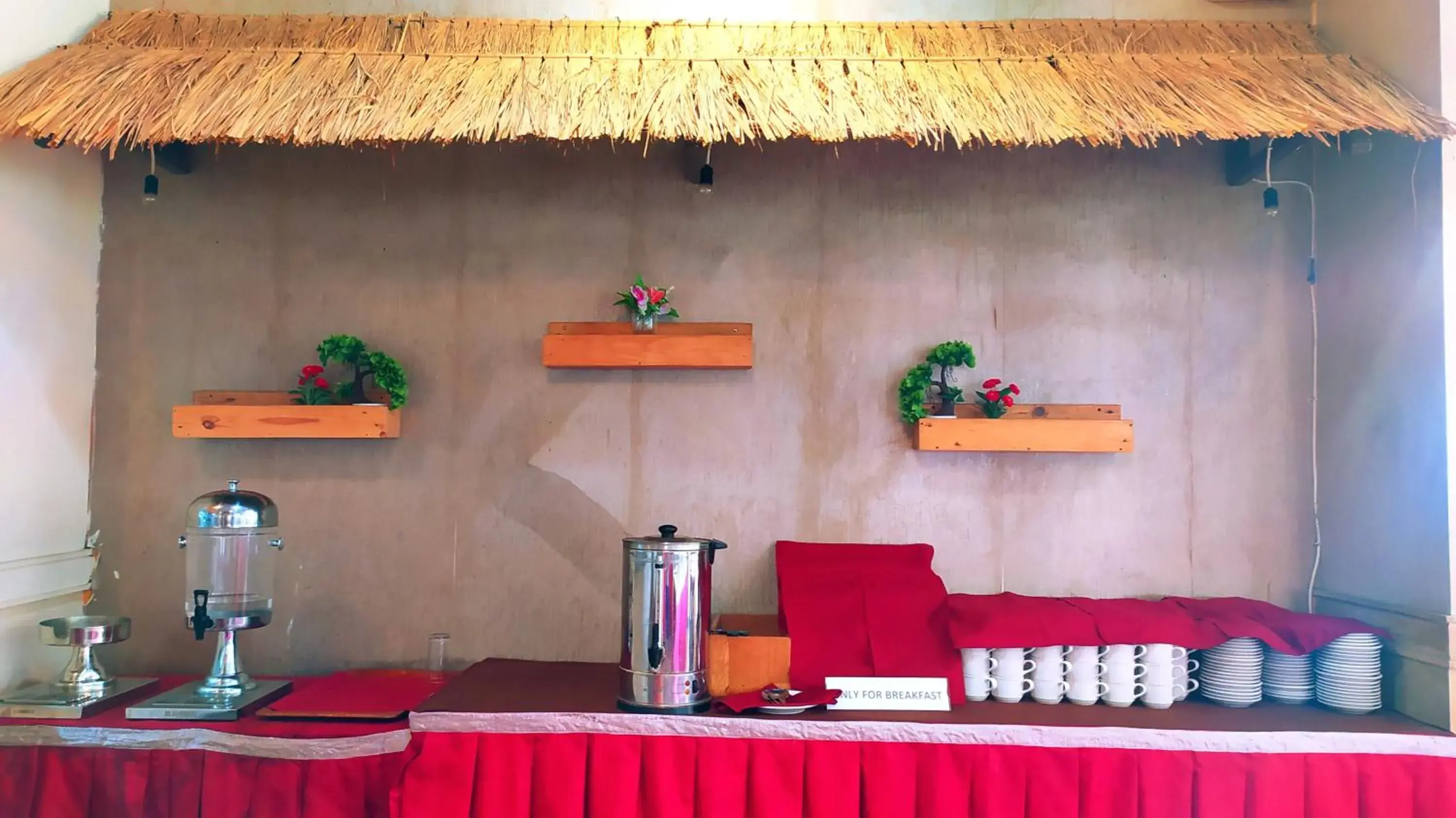 Restaurant/places to eat in Puri Saron Denpasar Hotel
