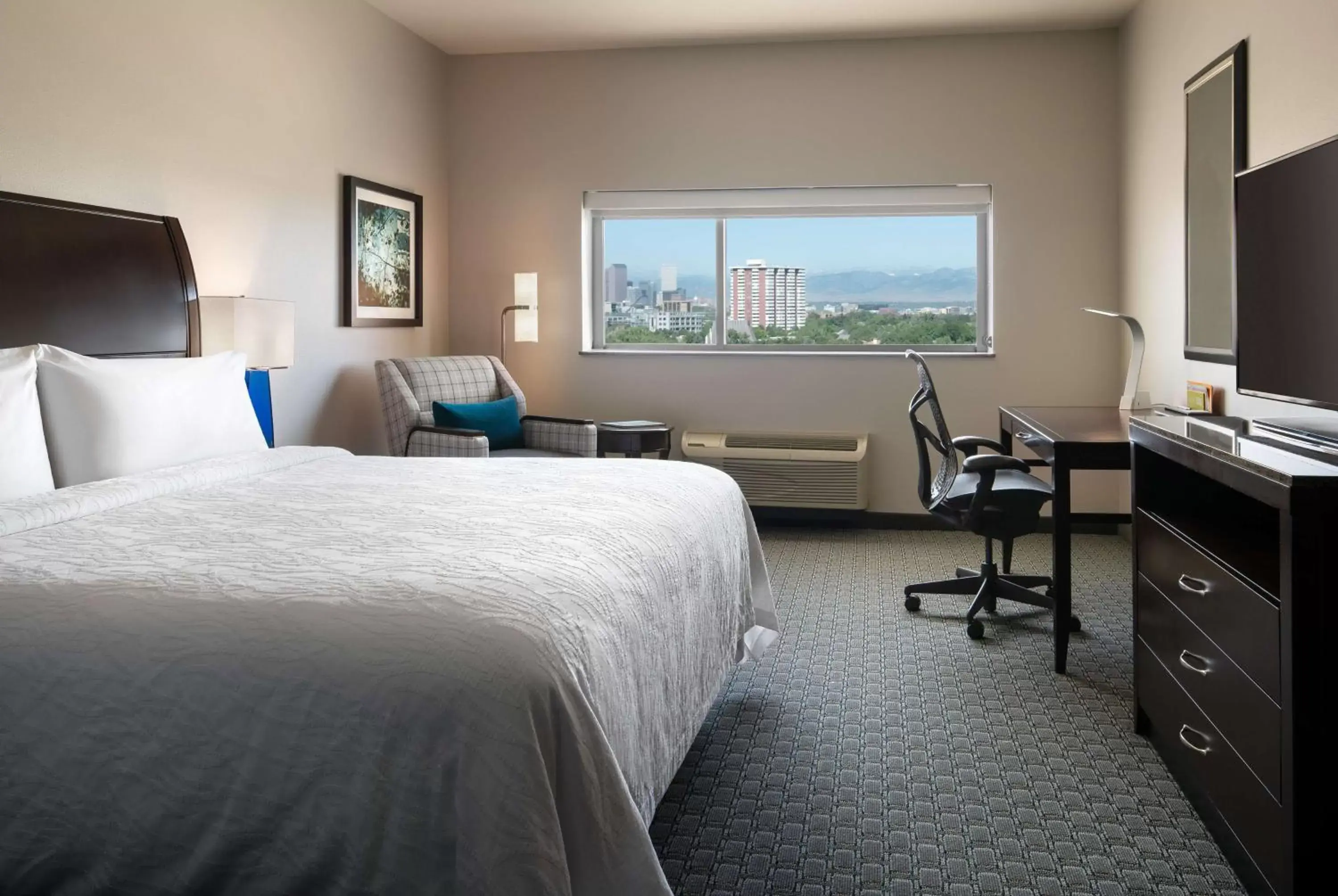 Bedroom, Bed in Hilton Garden Inn Denver/Cherry Creek