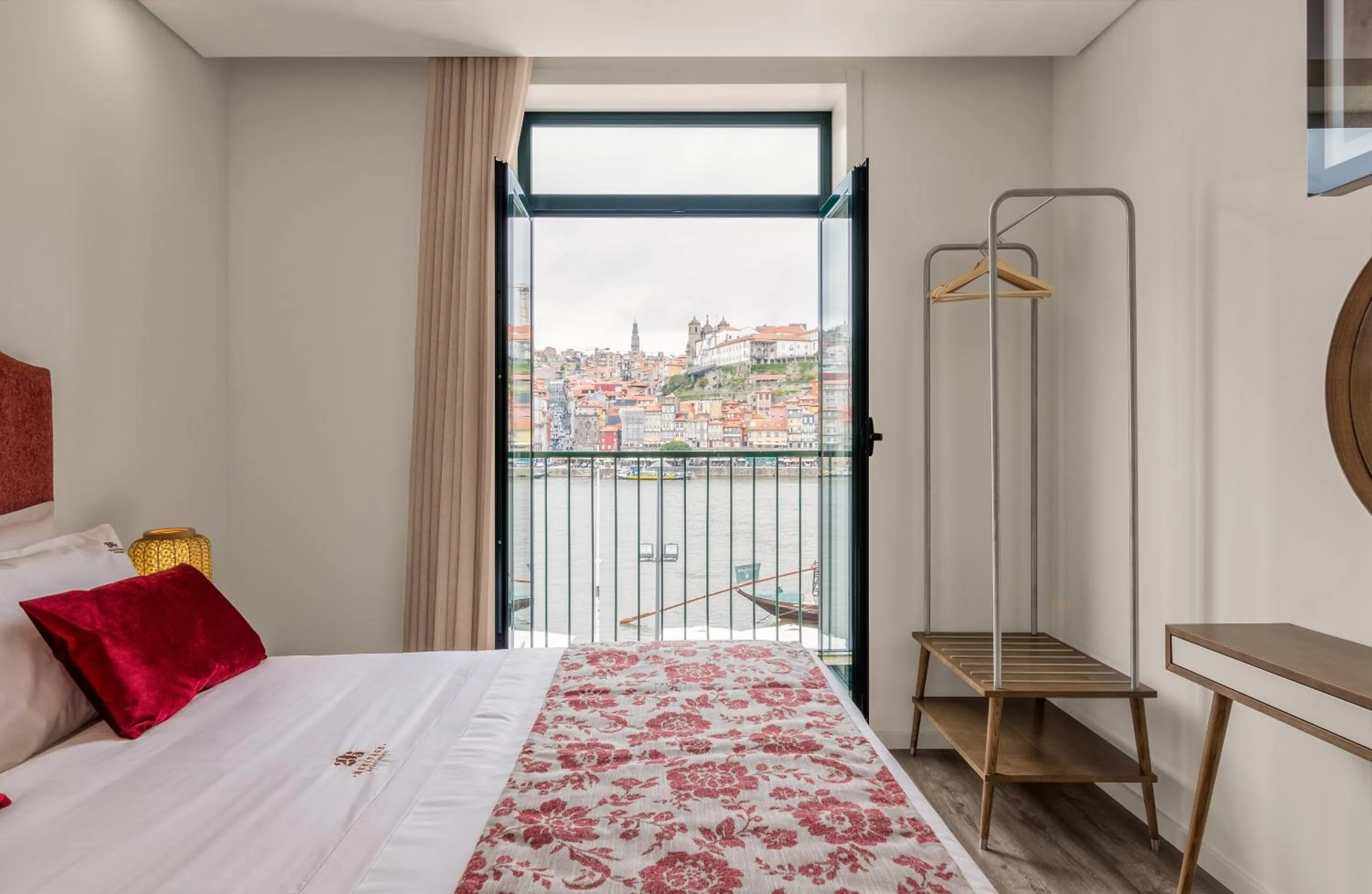 Bed in 296 Heritage Apartments